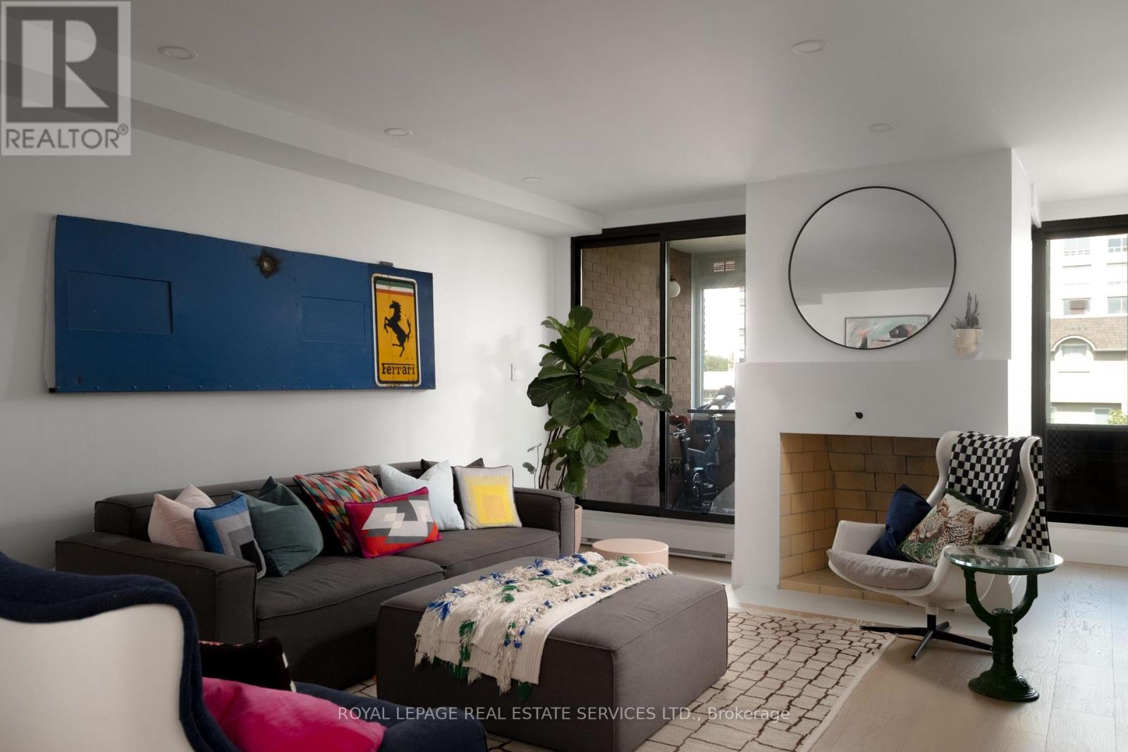 349 St. Clair Unit 402