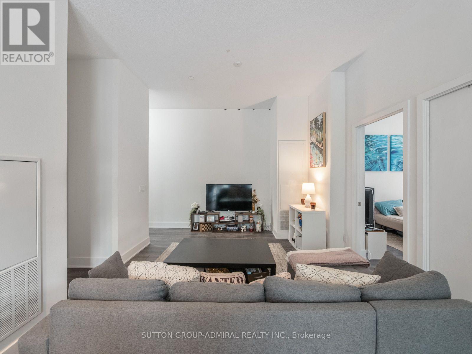 188 Fairview Mall Unit 101 photo 5