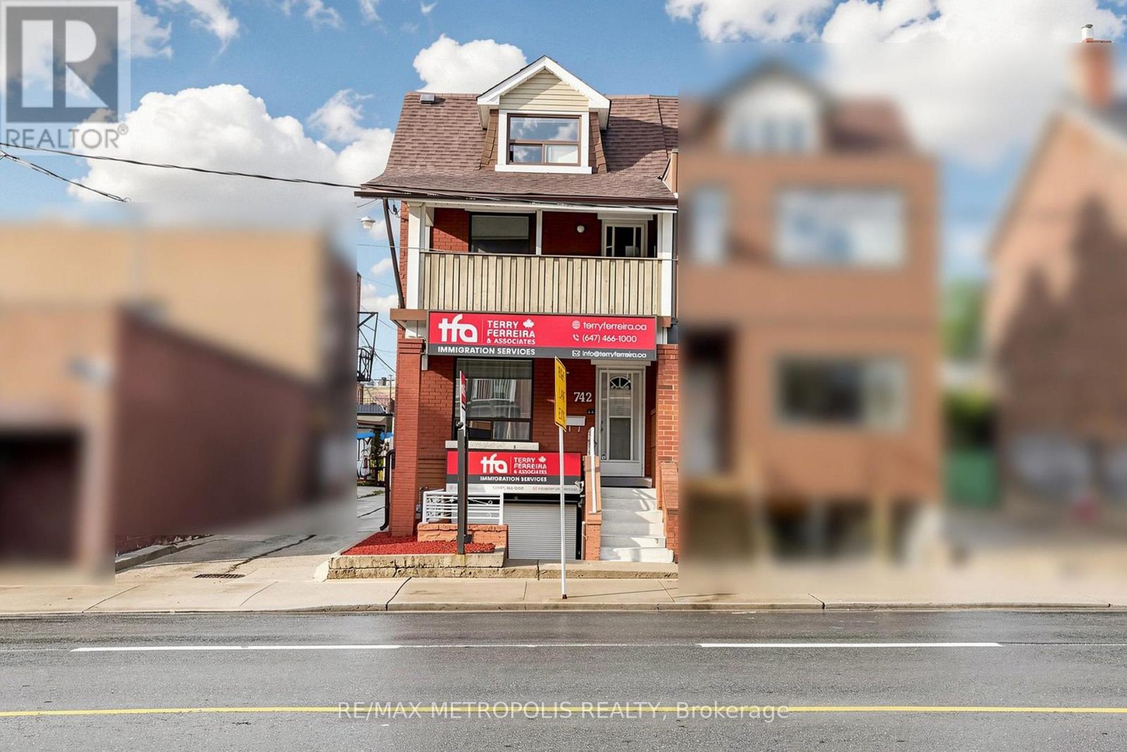 742 Dufferin