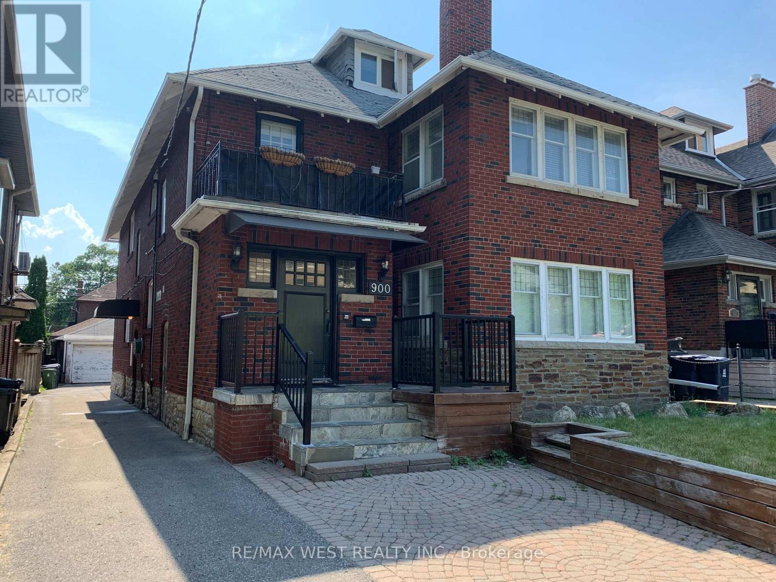900 Avenue Unit Lower