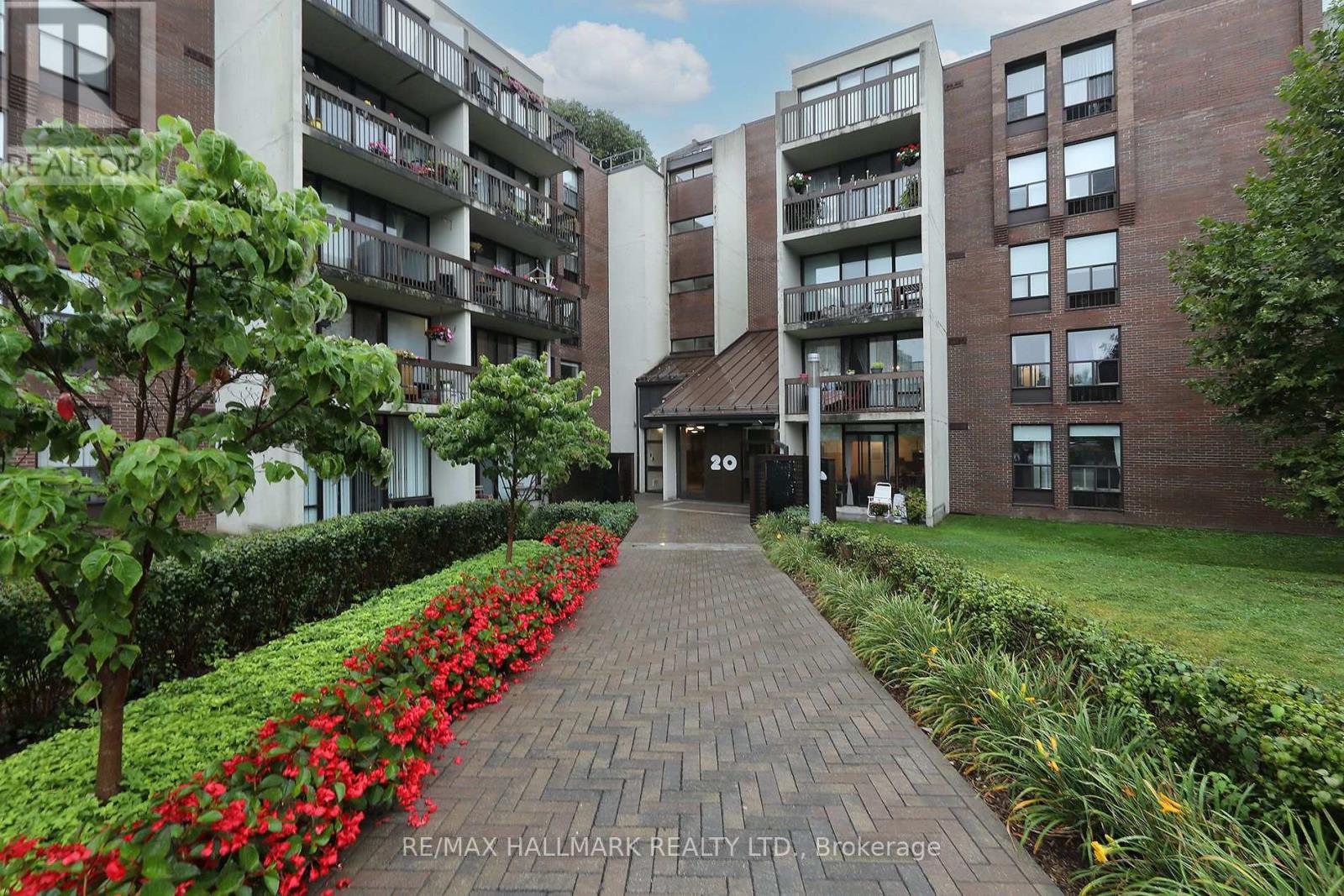 20 Fashion Roseway Unit 415