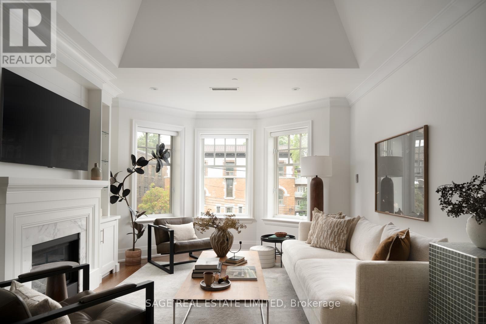 319 Lonsdale Unit 3D photo 2