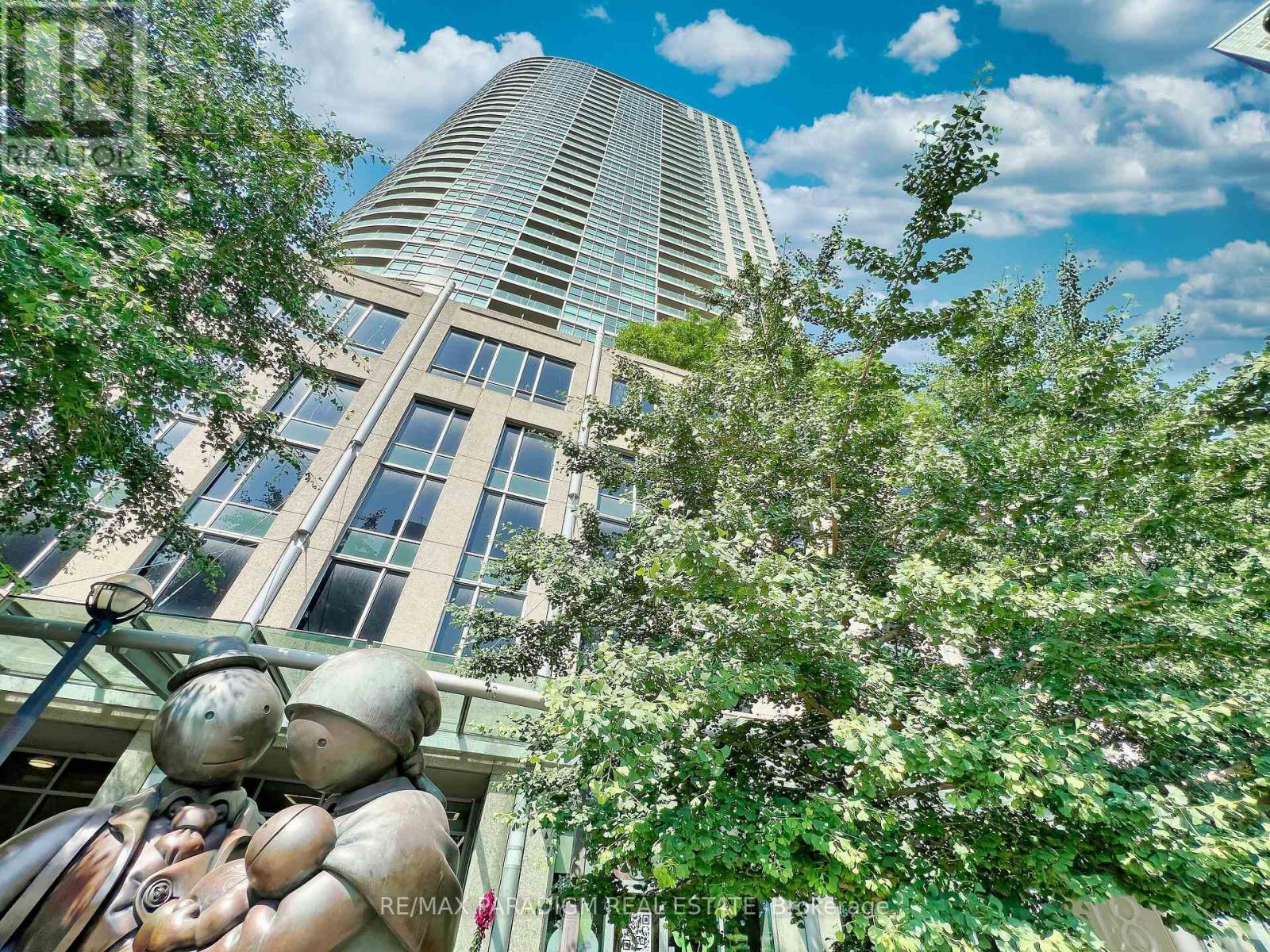 18 Yonge Unit 3713 photo 2