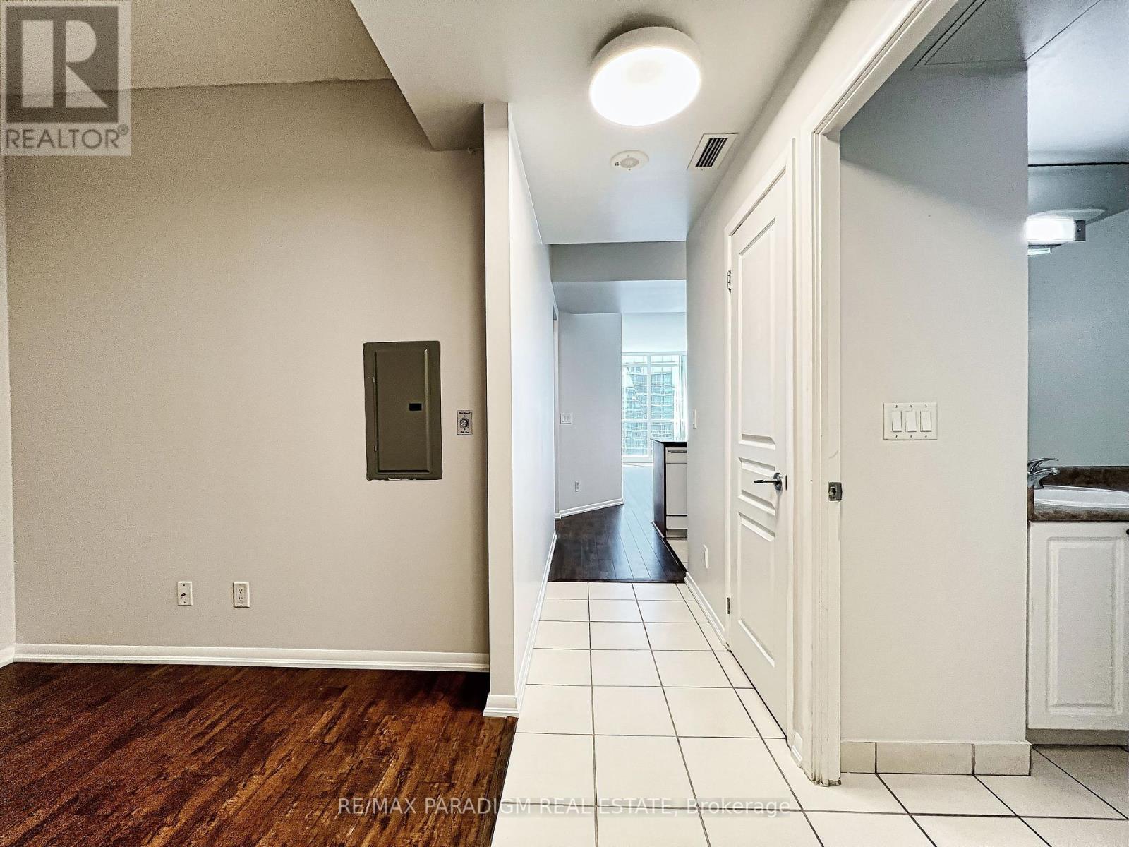 18 Yonge Unit 3713 photo 3