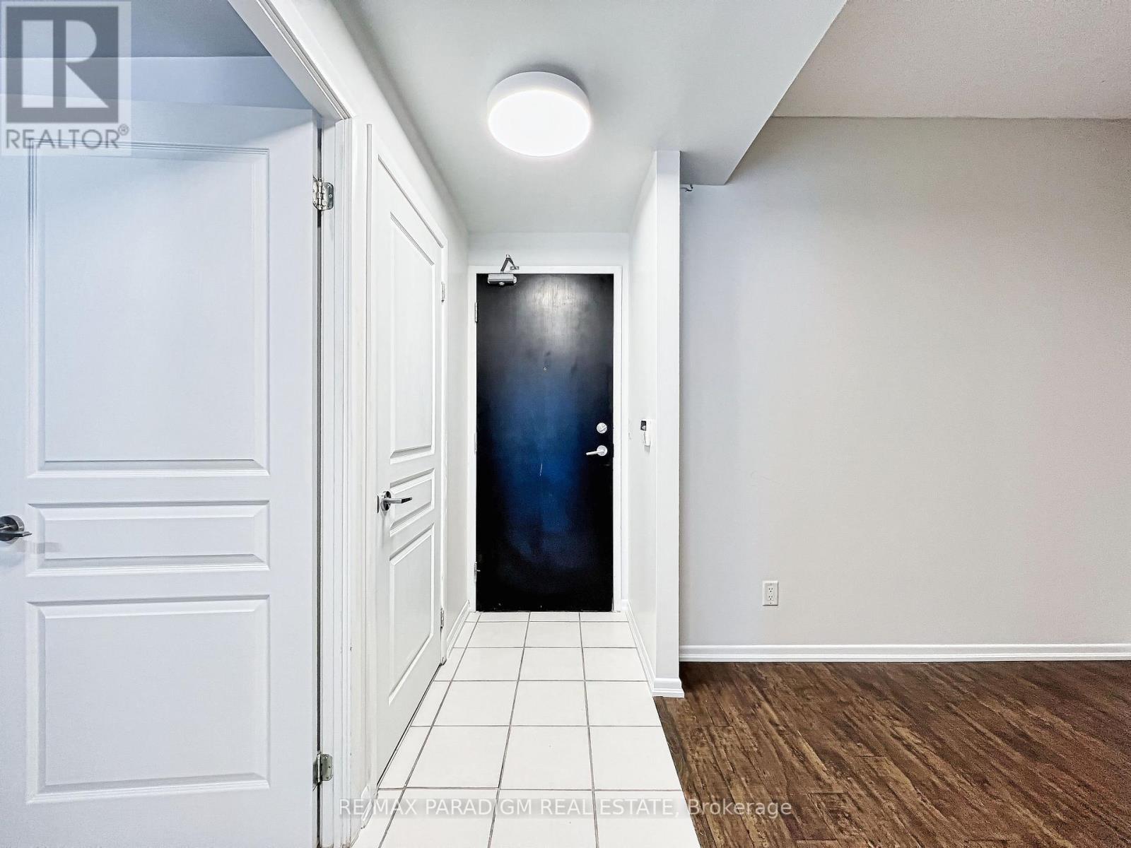 18 Yonge Unit 3713 photo 5