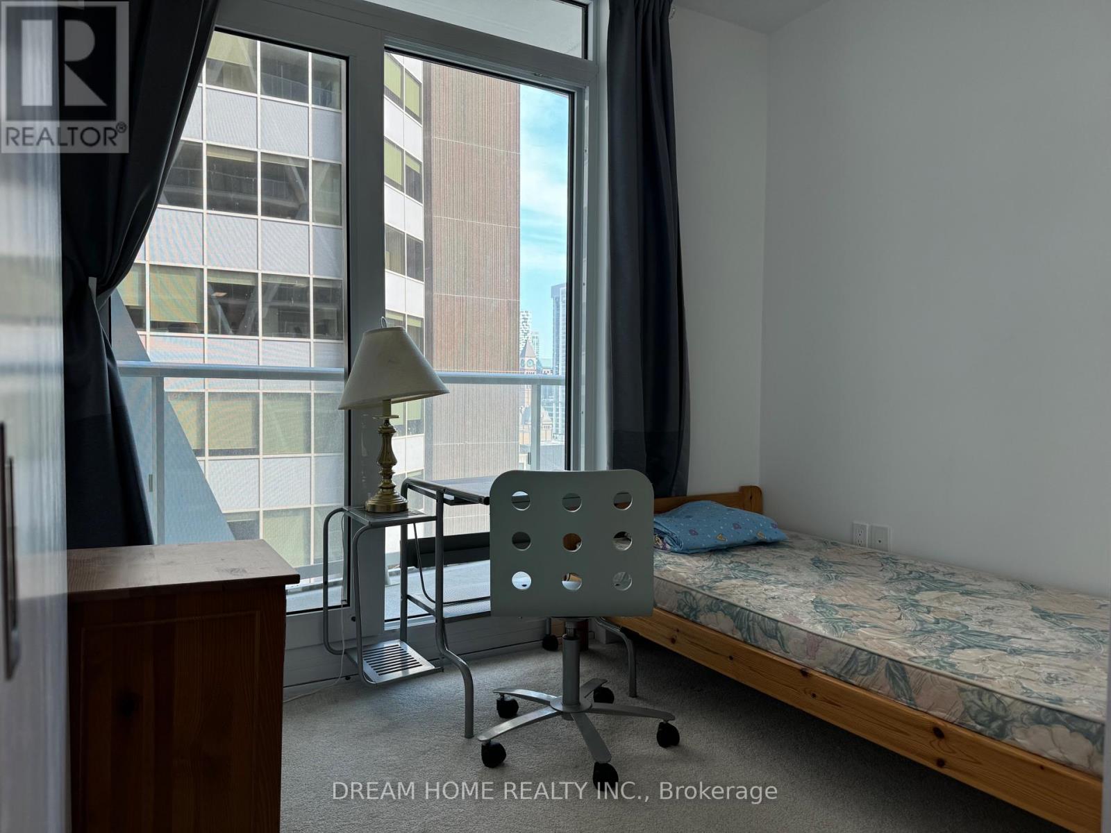 230 Simcoe Unit 1226 photo 2