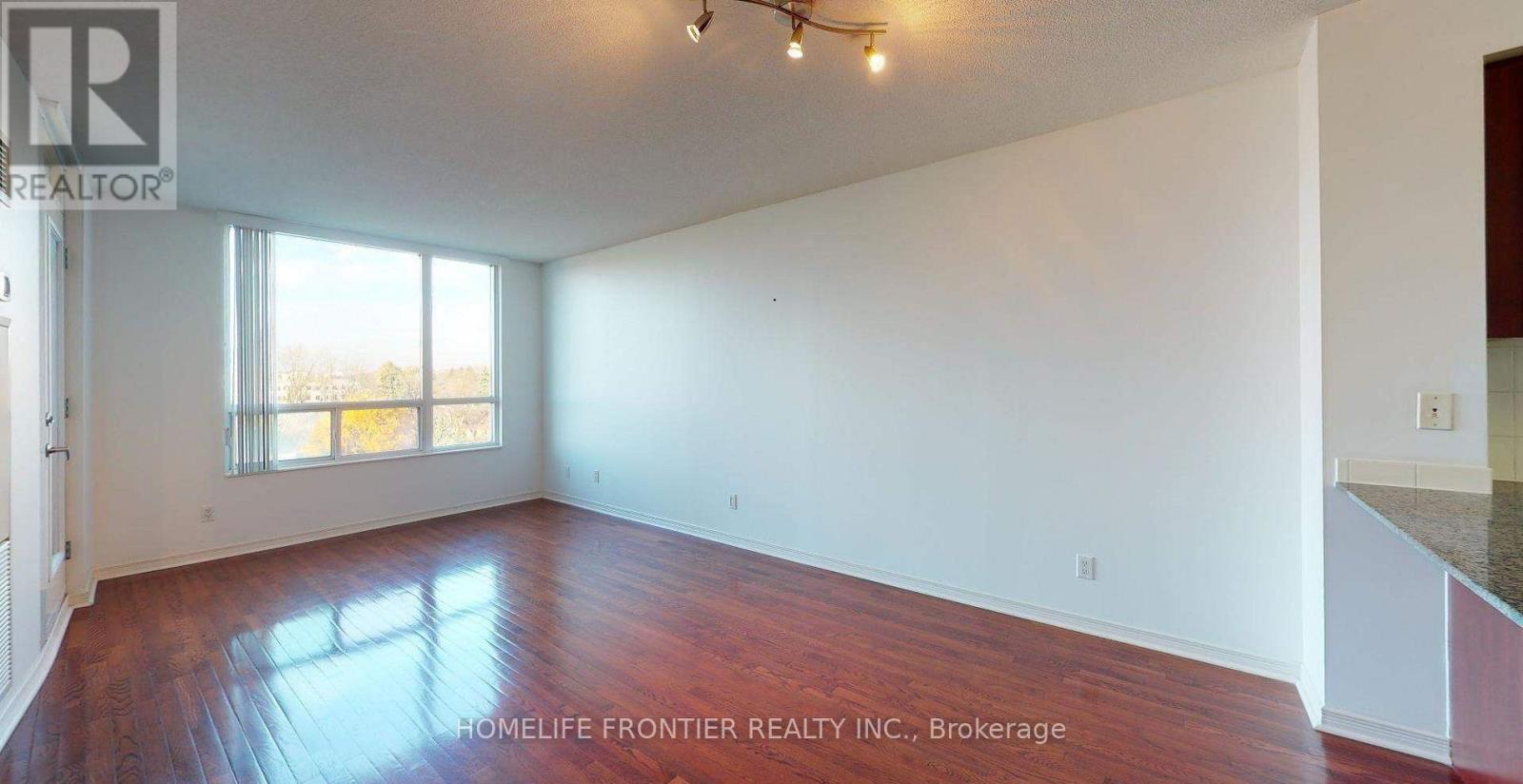 503 Beecroft Unit 610 photo 2