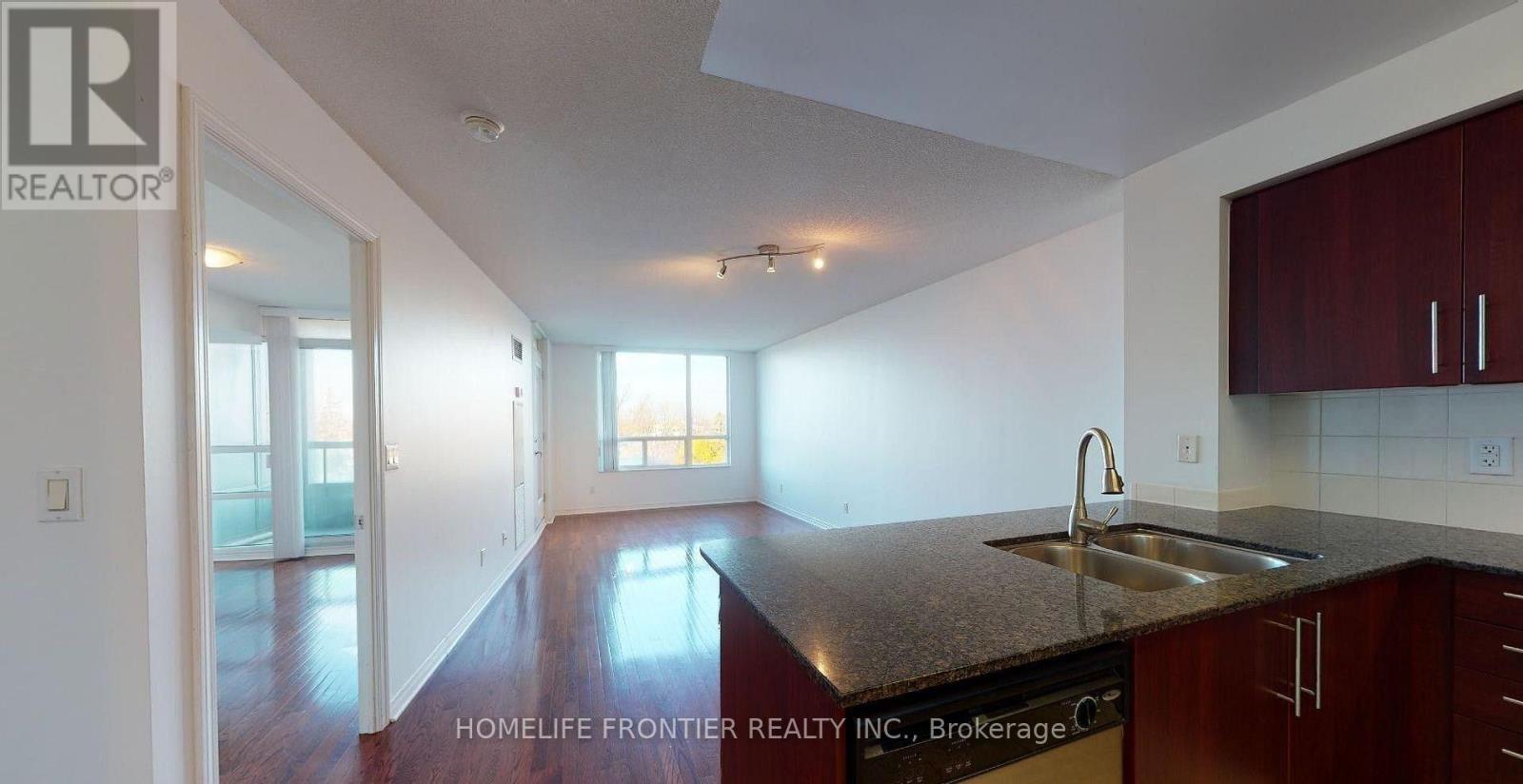 503 Beecroft Unit 610 photo 3