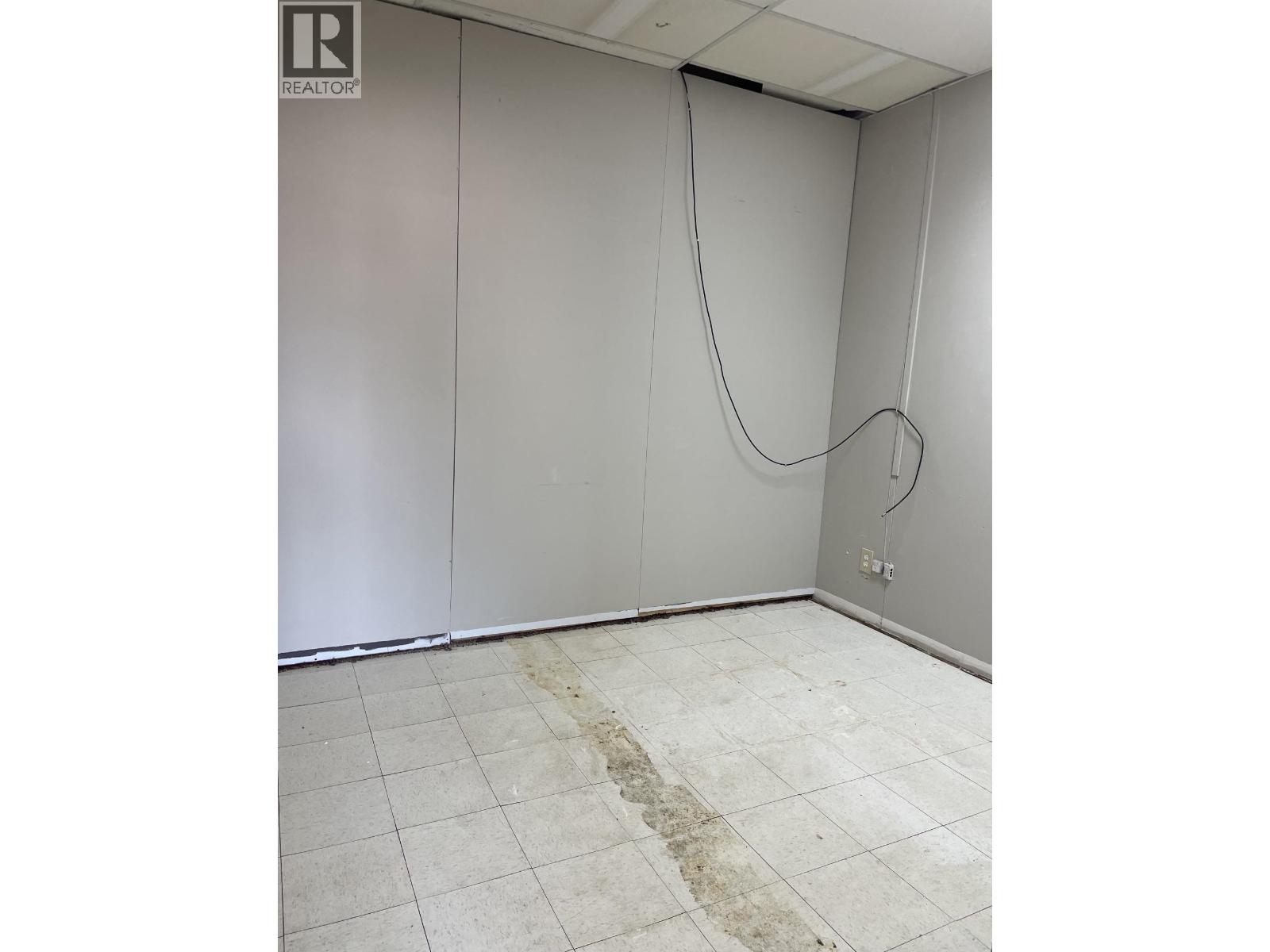 4916 50 Unit 6 photo 3