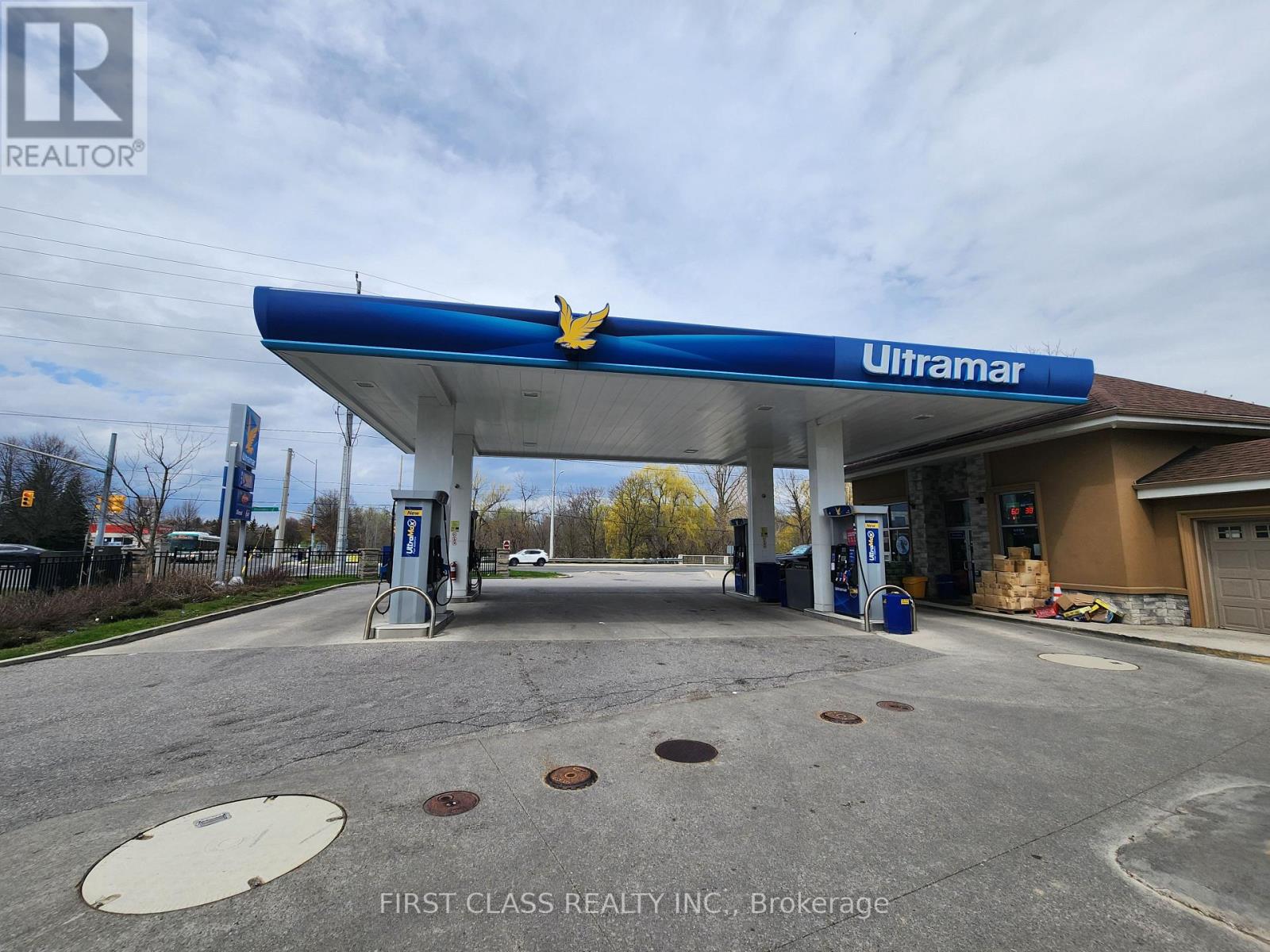 951 DUNDAS STREET W, Whitby