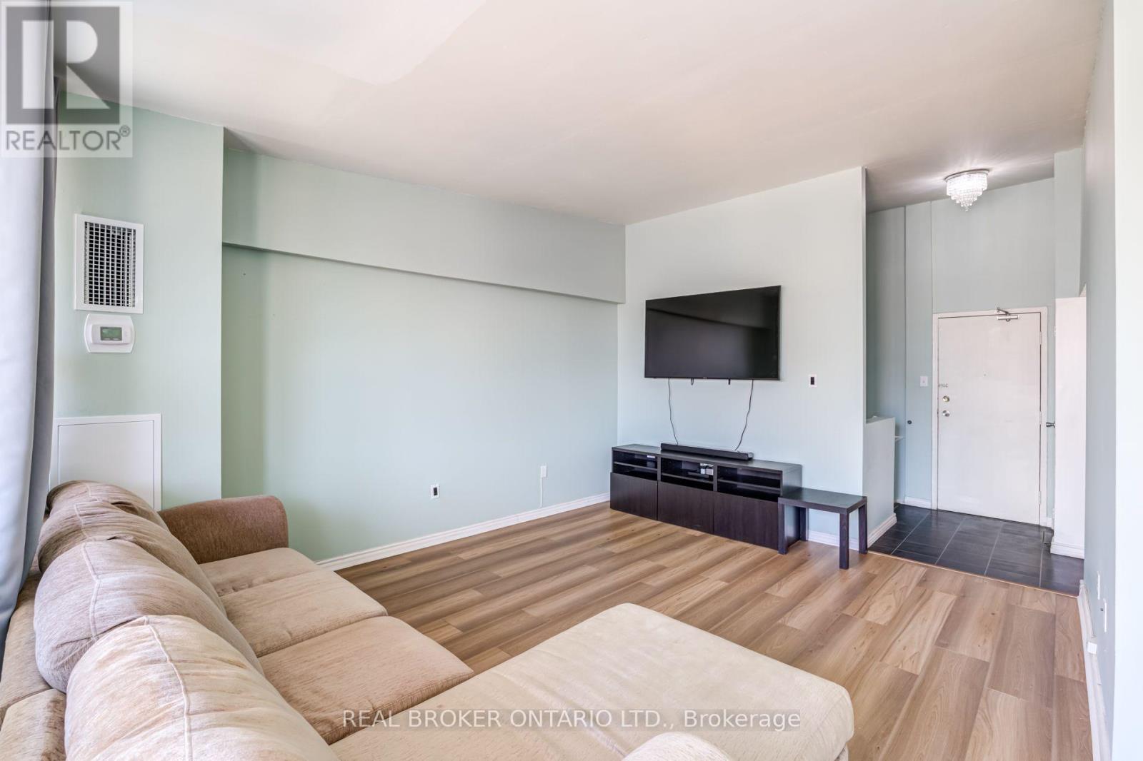 4060 Lawrence Unit 402