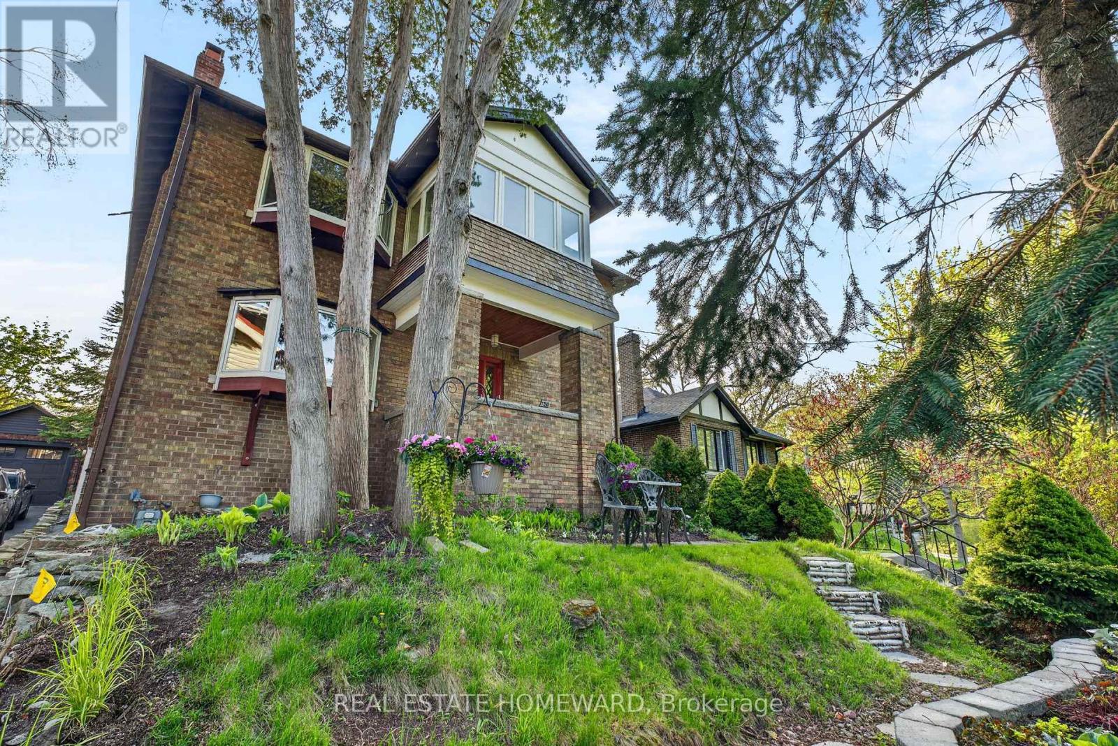 128 Glen Manor