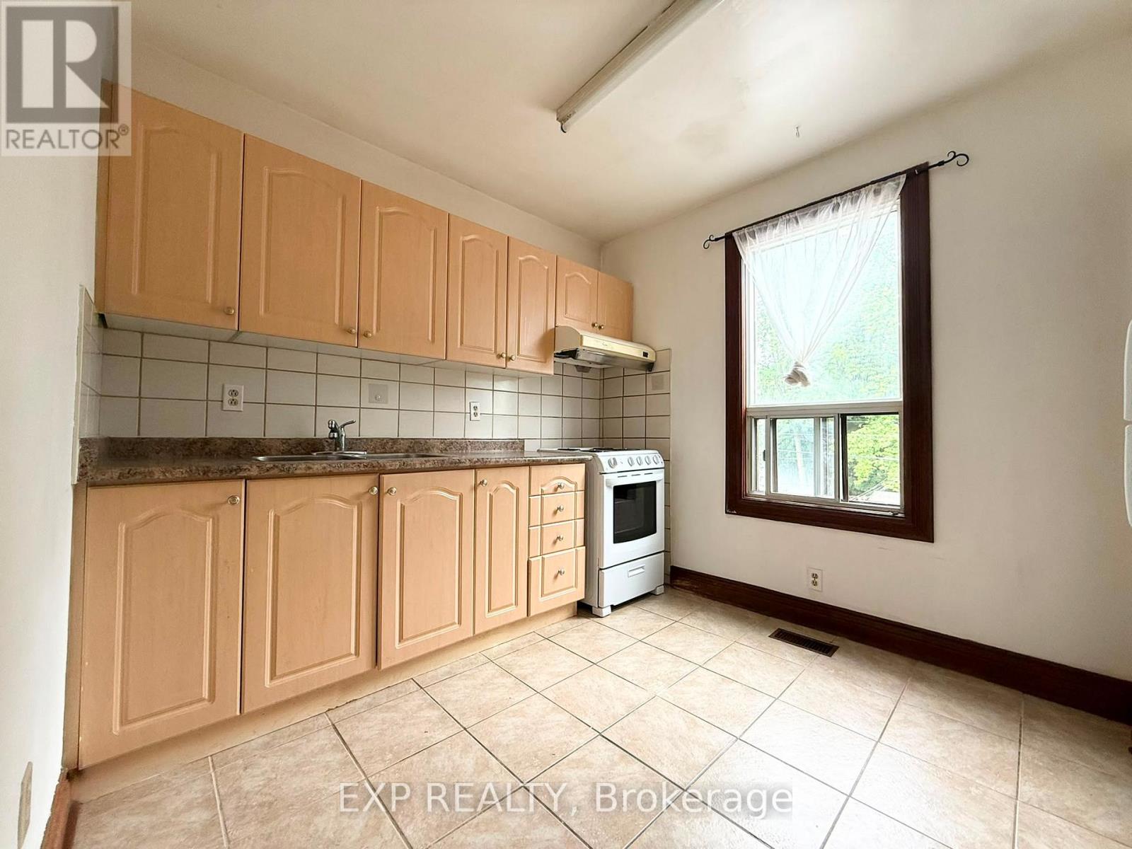 759 Gerrard Unit 2nd FL