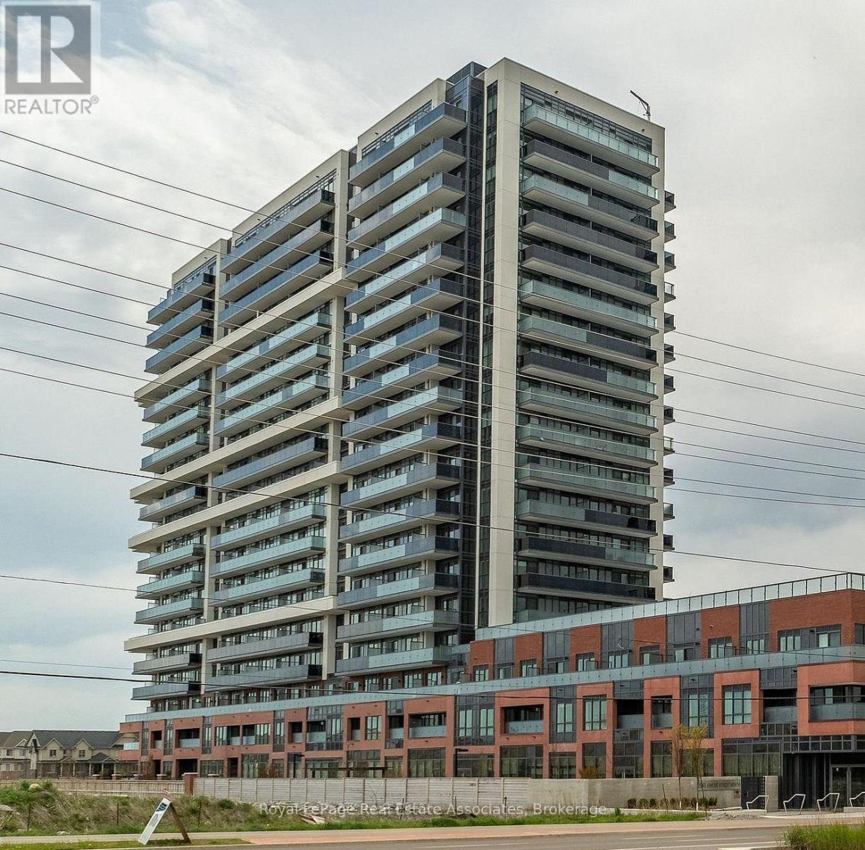2545 Simcoe Unit 925