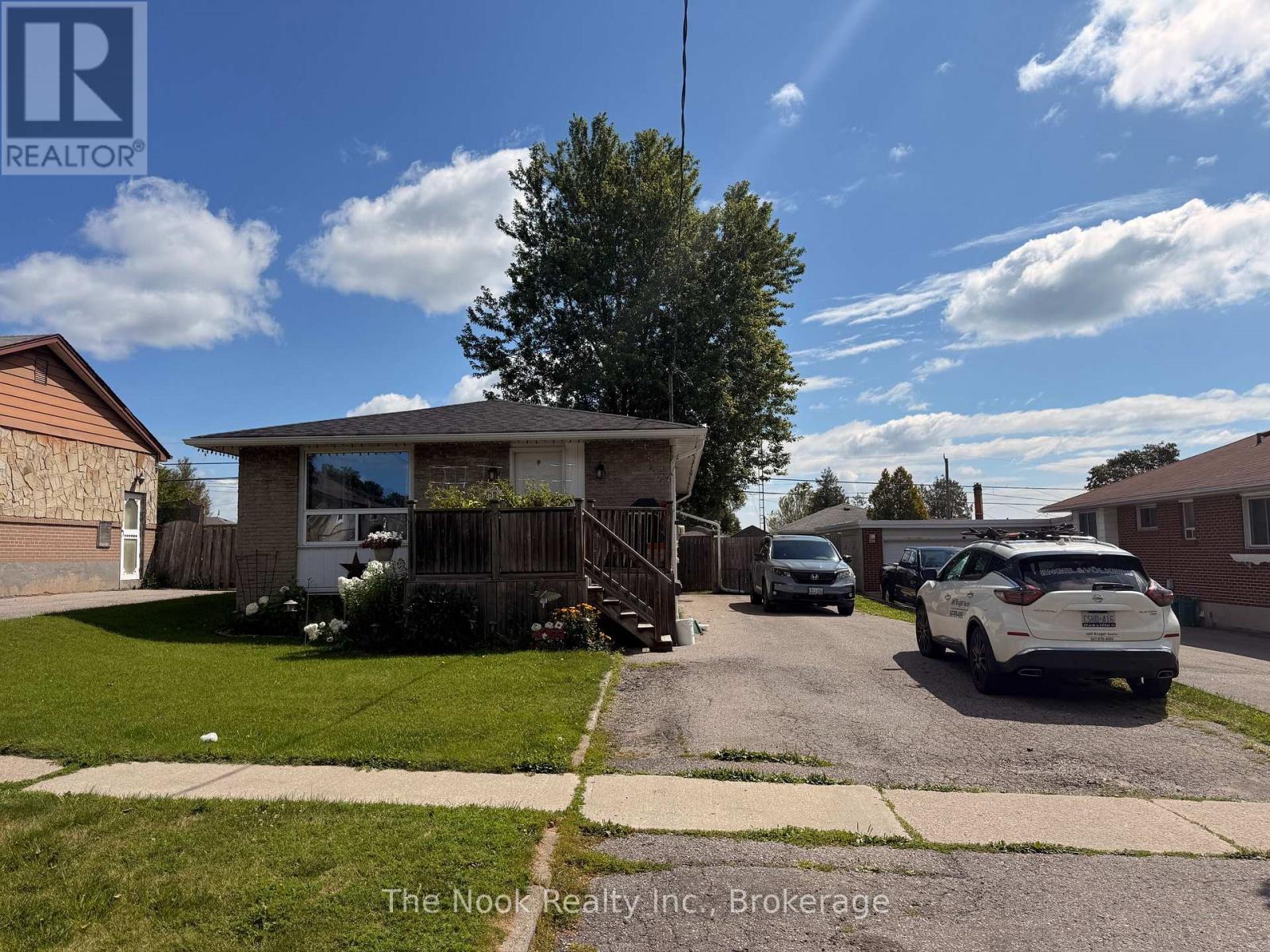 1321 Cedar photo 2