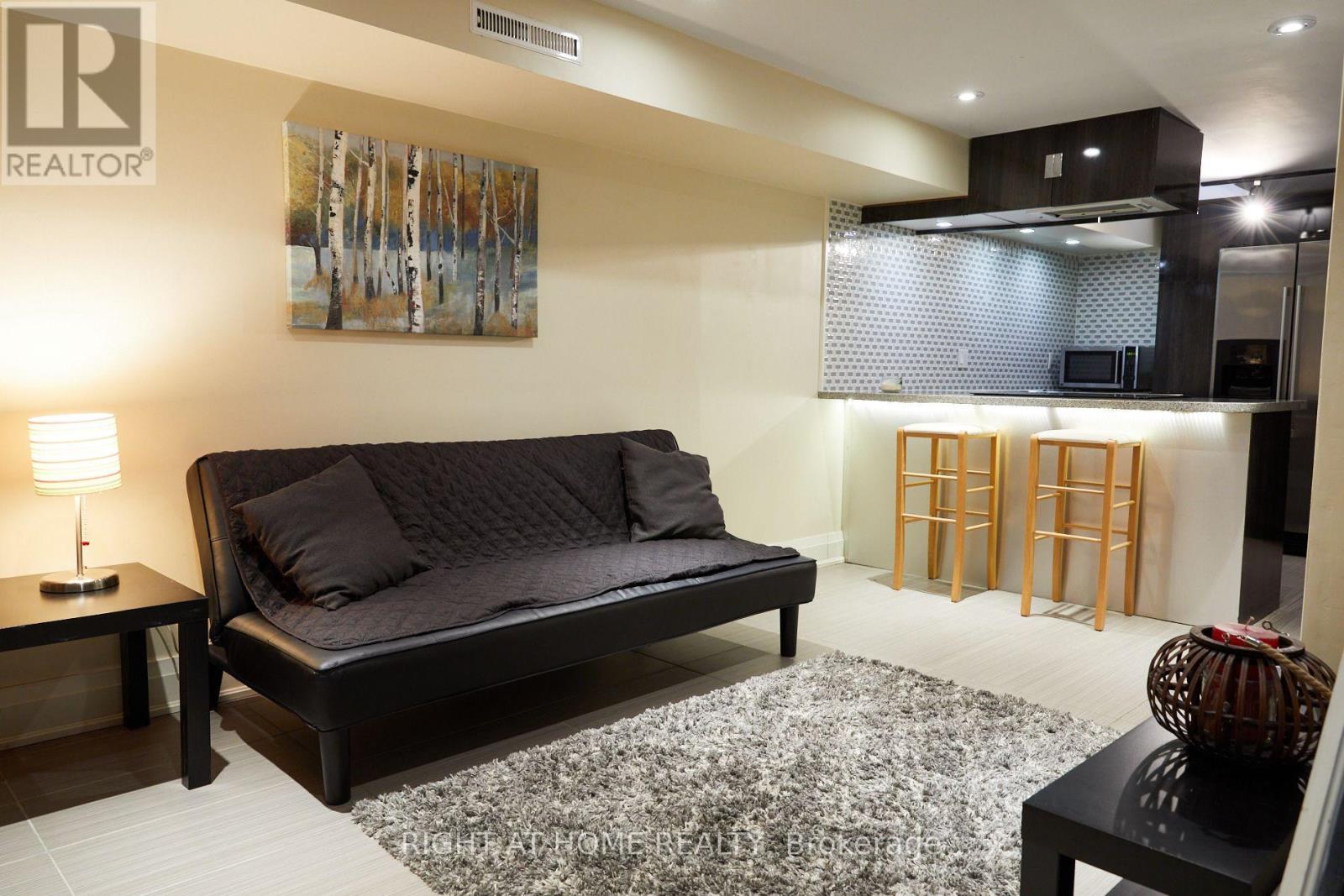 1547 Kingston Unit Rear