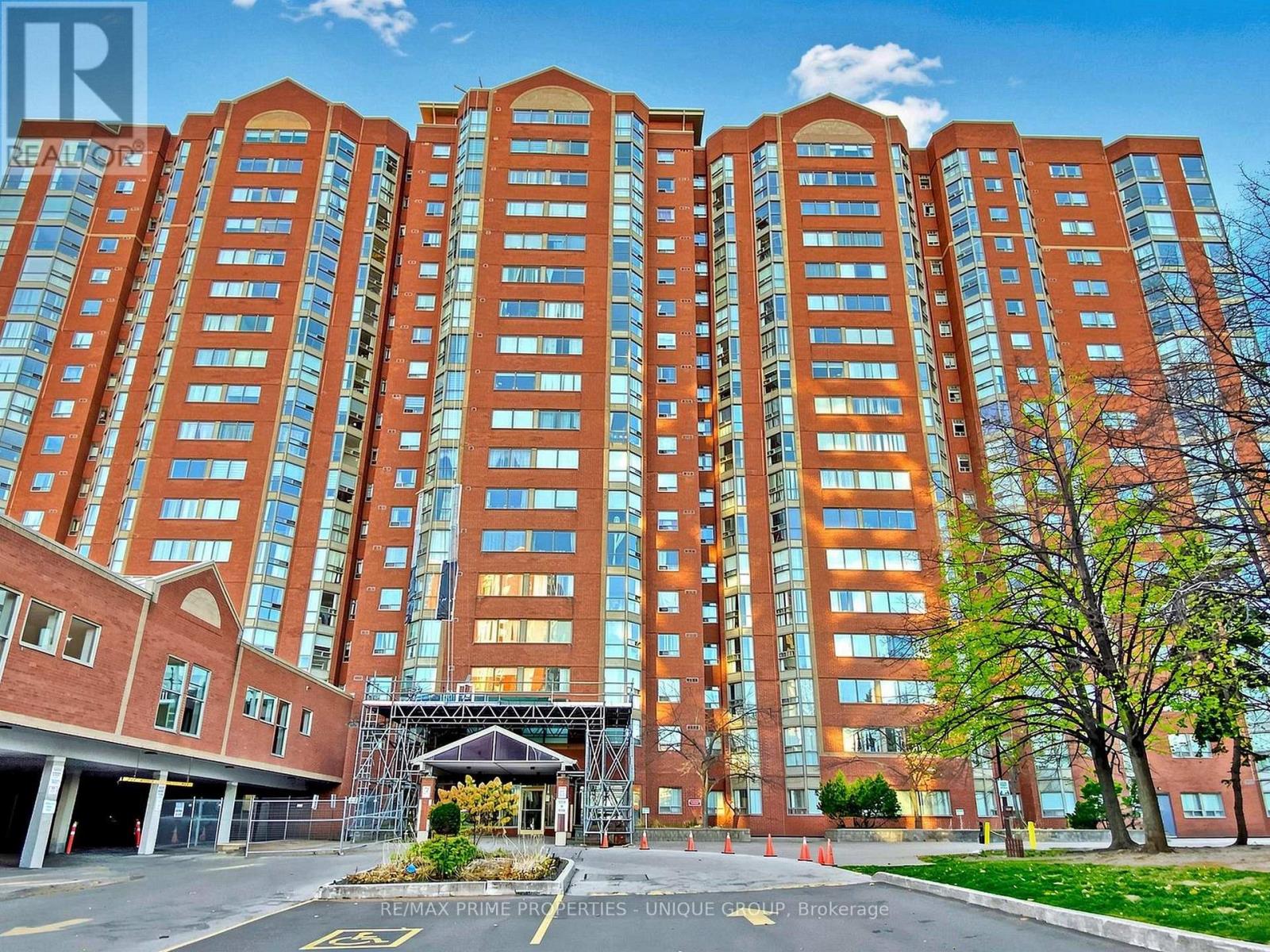 2460 Eglinton Unit Ph12 photo 2