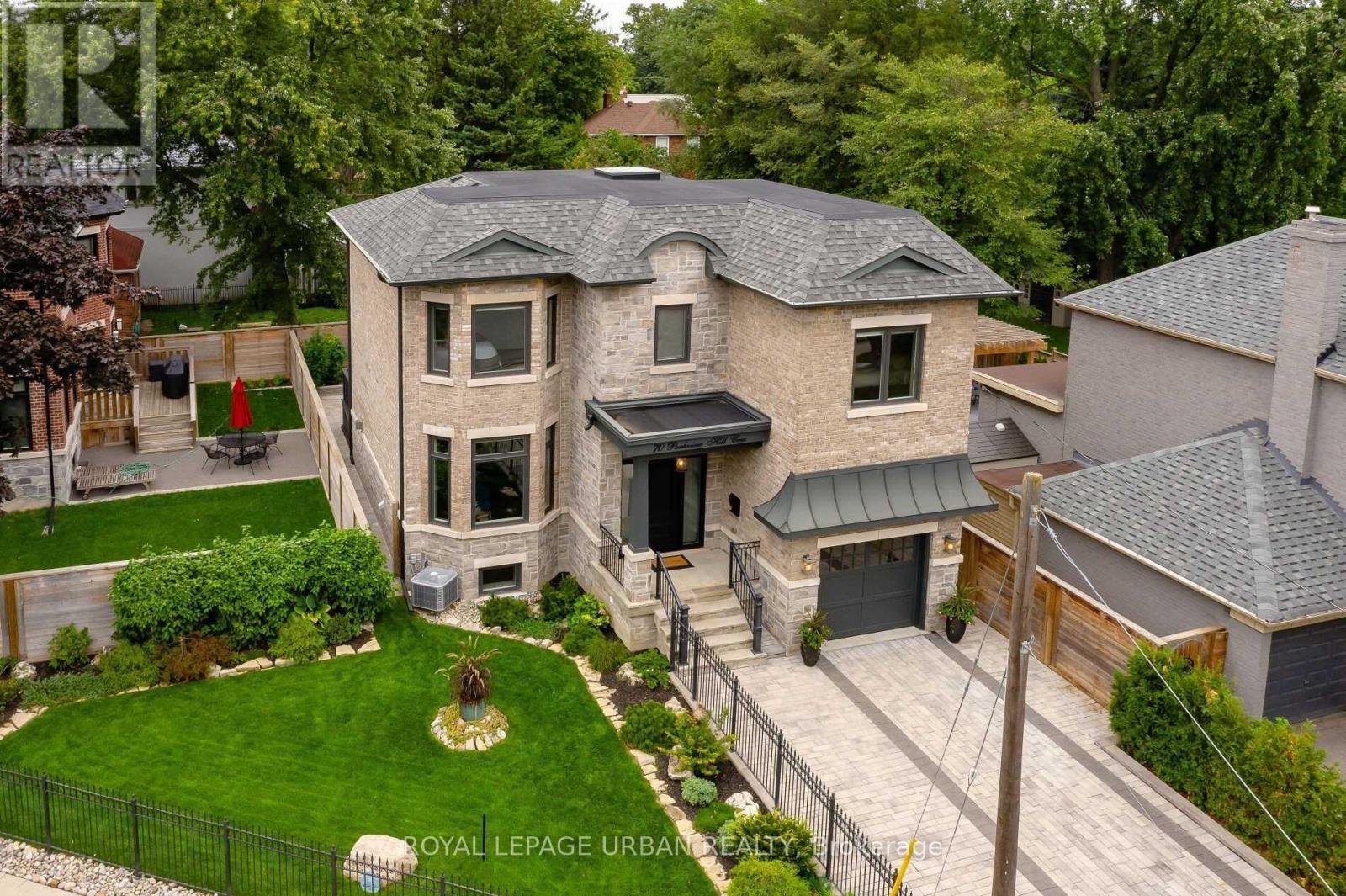 70 Parkview Hill