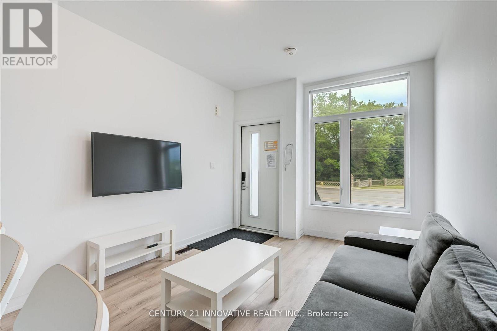 1720 Simcoe Unit 16