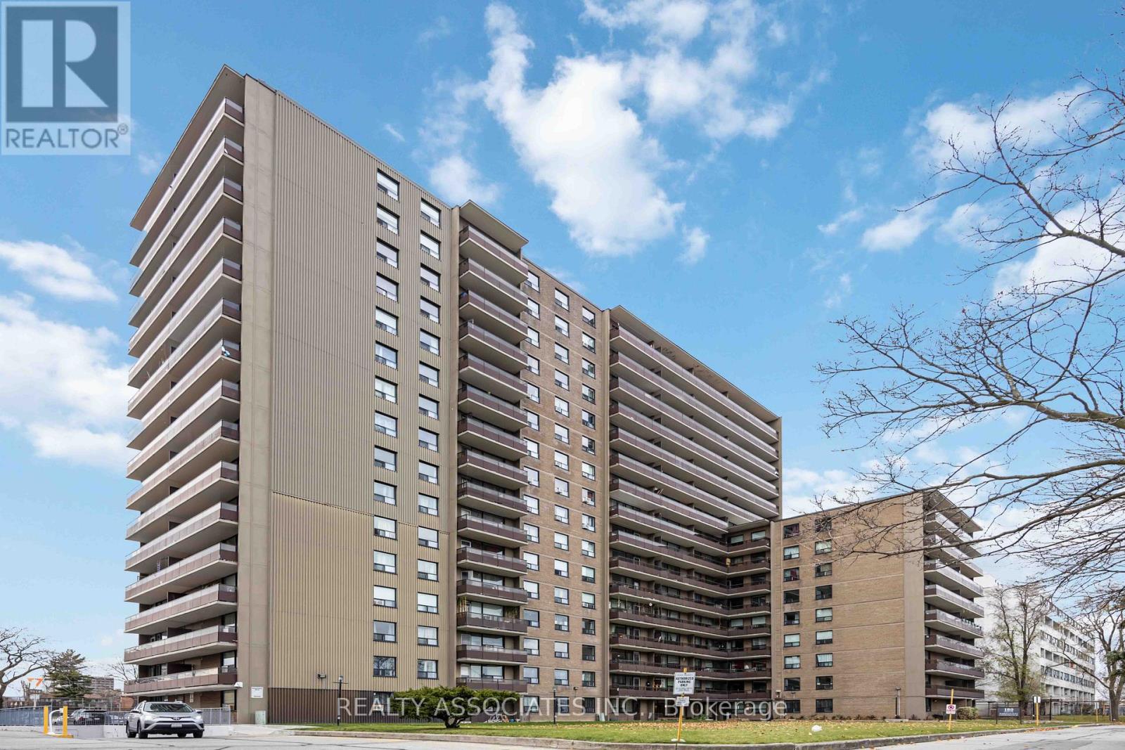 180 Markham Unit 811