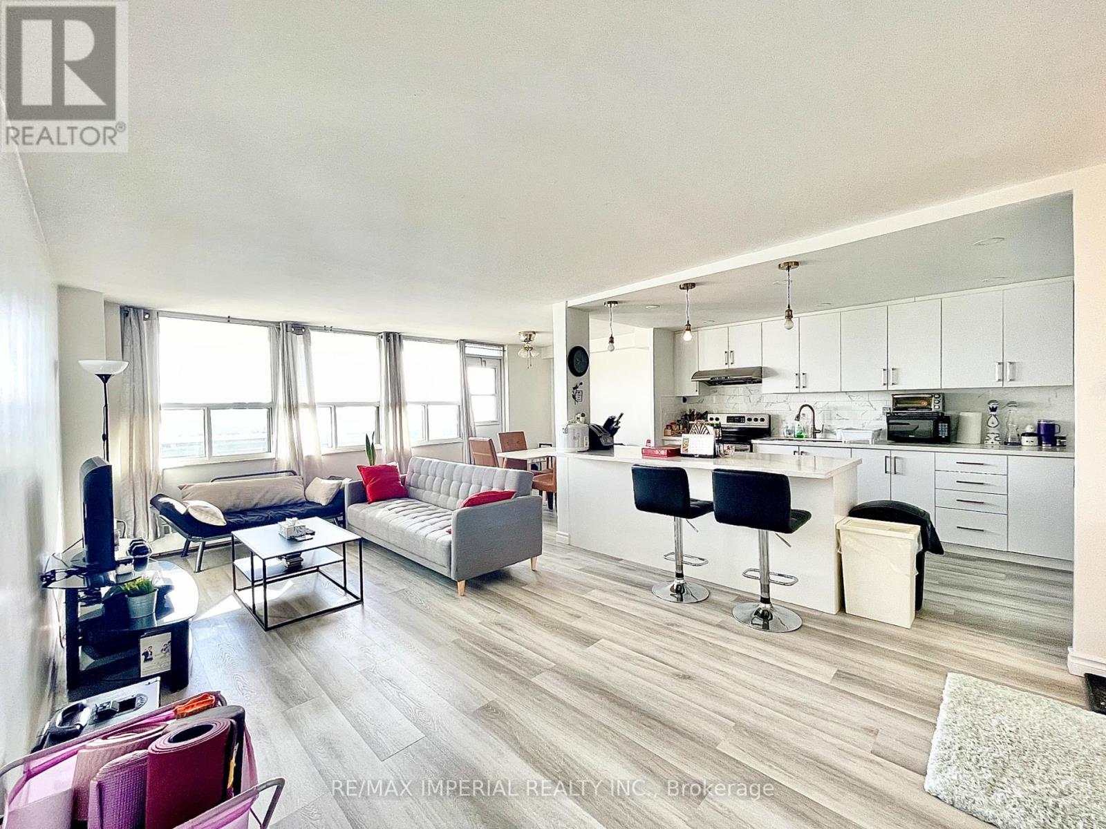 270 Palmdale Unit 1807