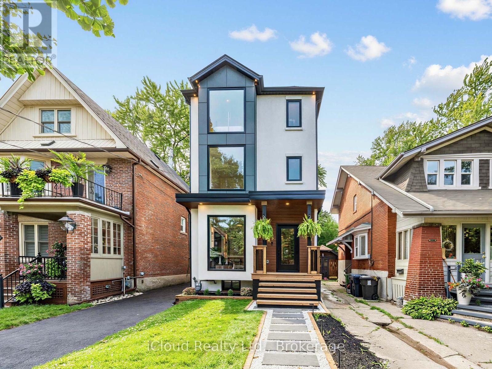 96 Woodycrest