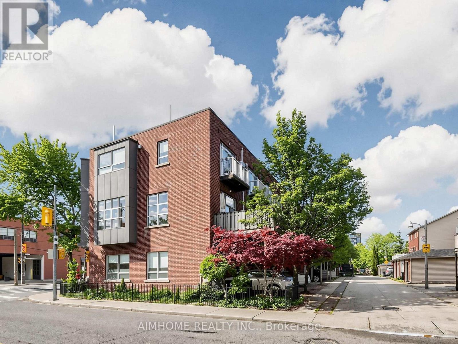 1089 Dundas