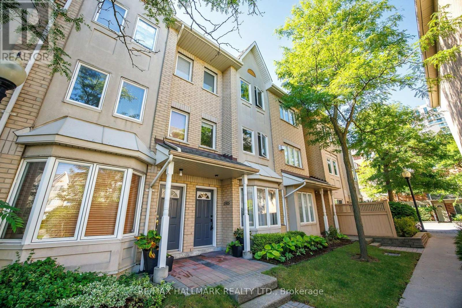 28 Rosebank Unit 1505 photo 2