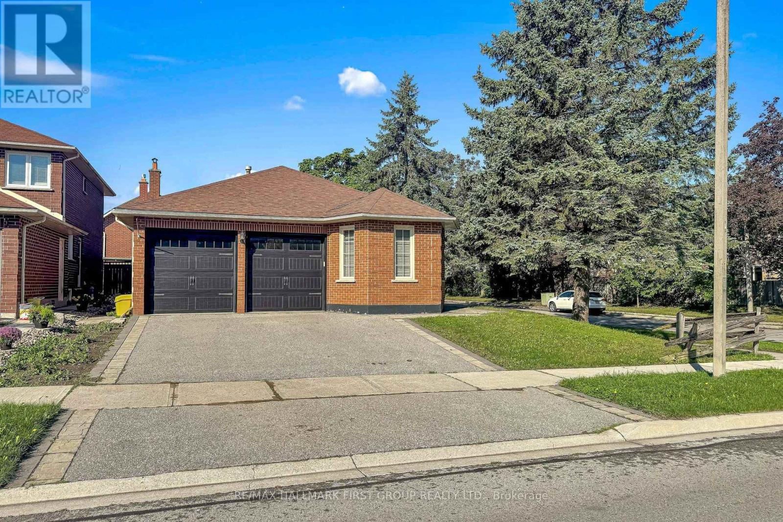 14 Martinet Street, Whitby, ON L1N 8K8, Whitby