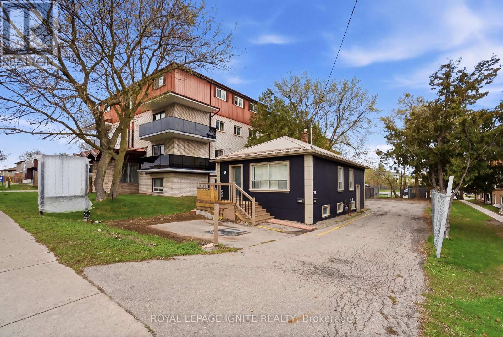 951 Simcoe