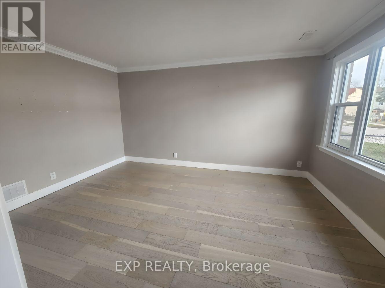 780 Oxford photo 2