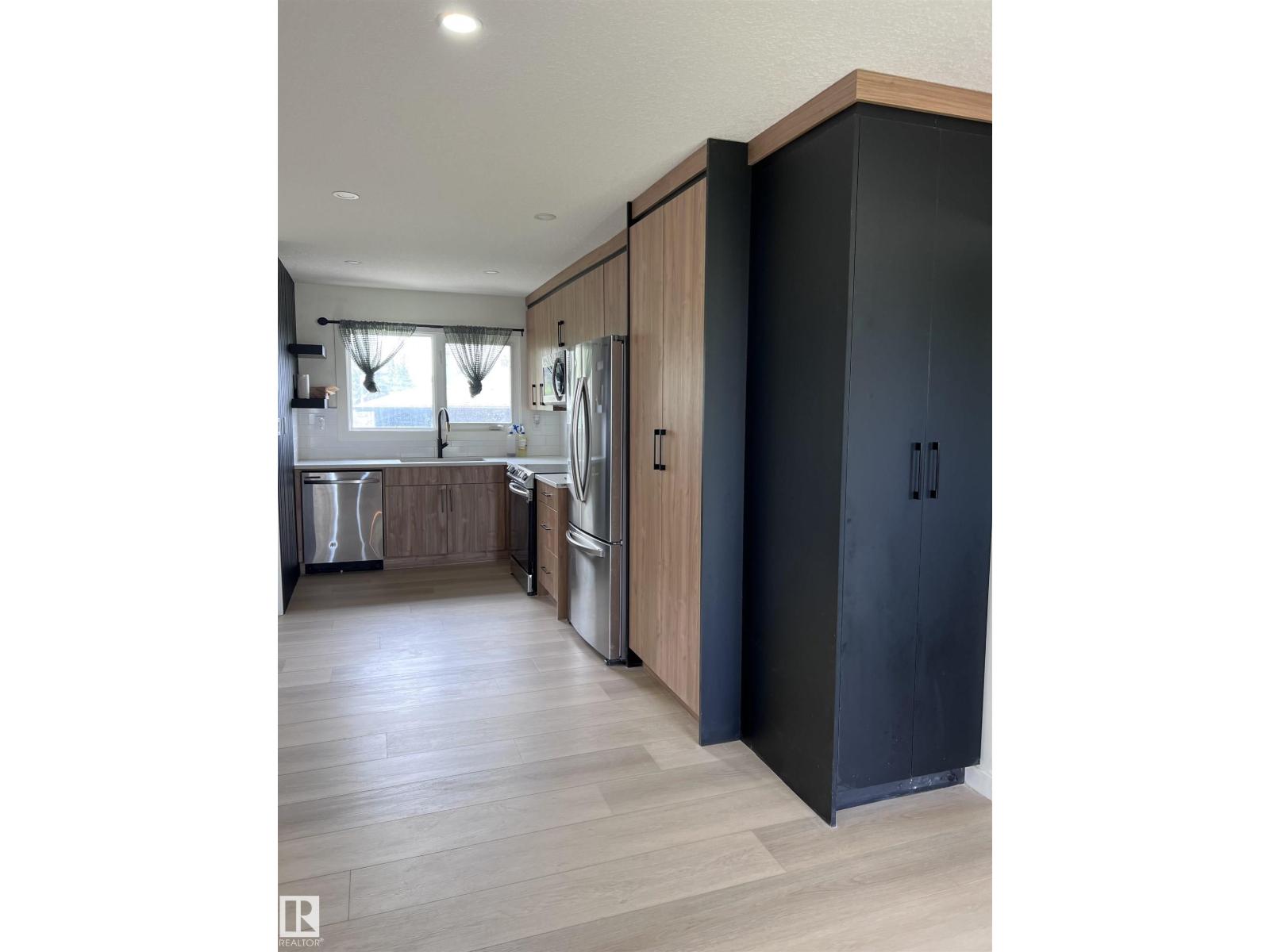 11911 133 AV NW photo 2