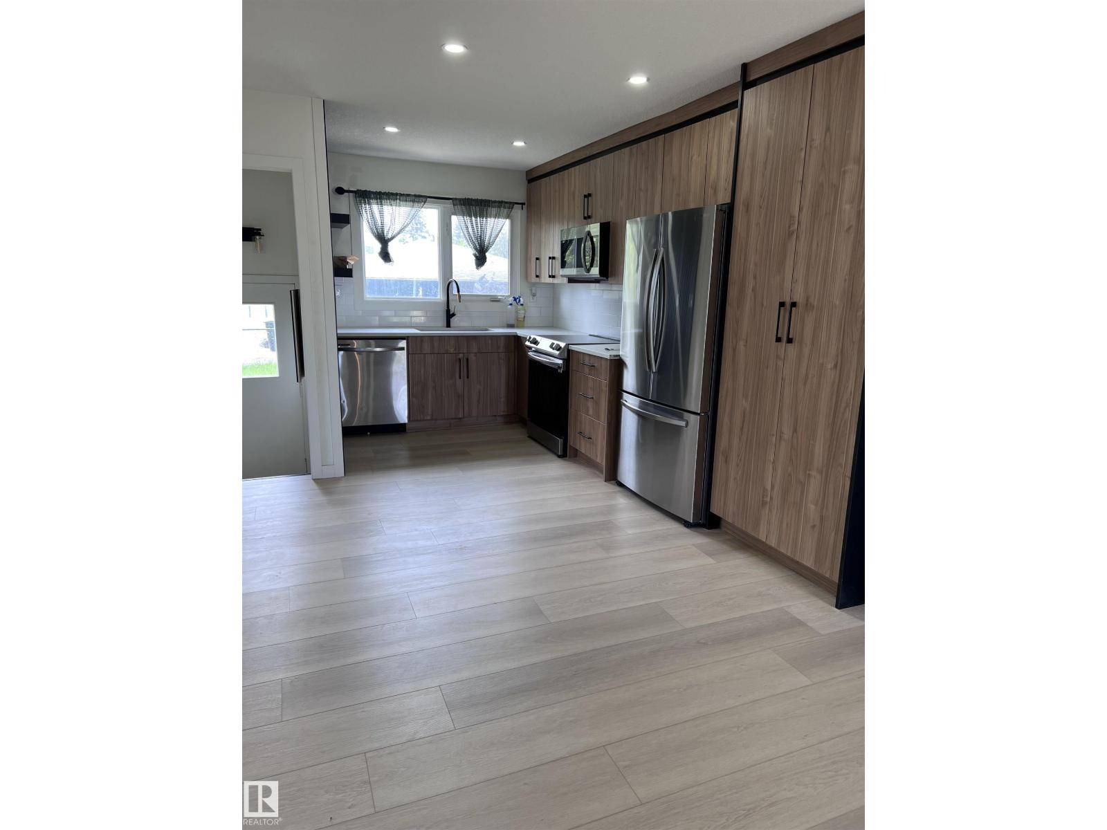 11911 133 AV NW photo 3