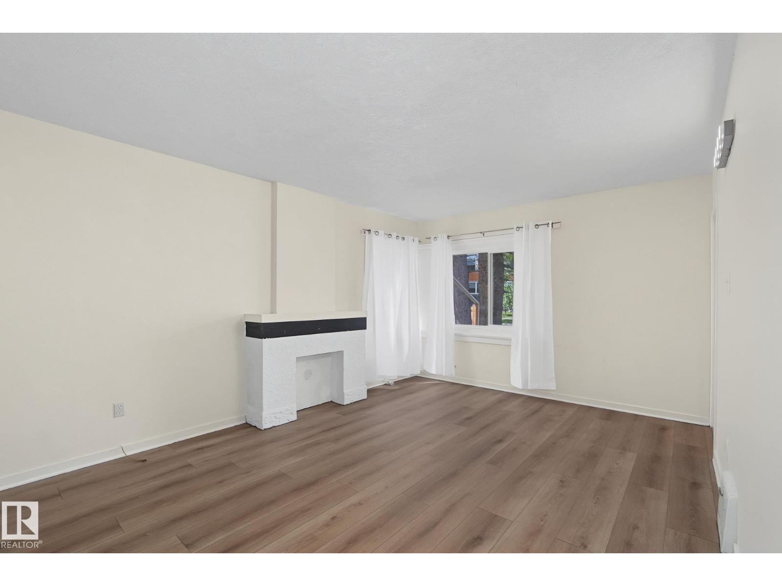 11147 78 AV NW