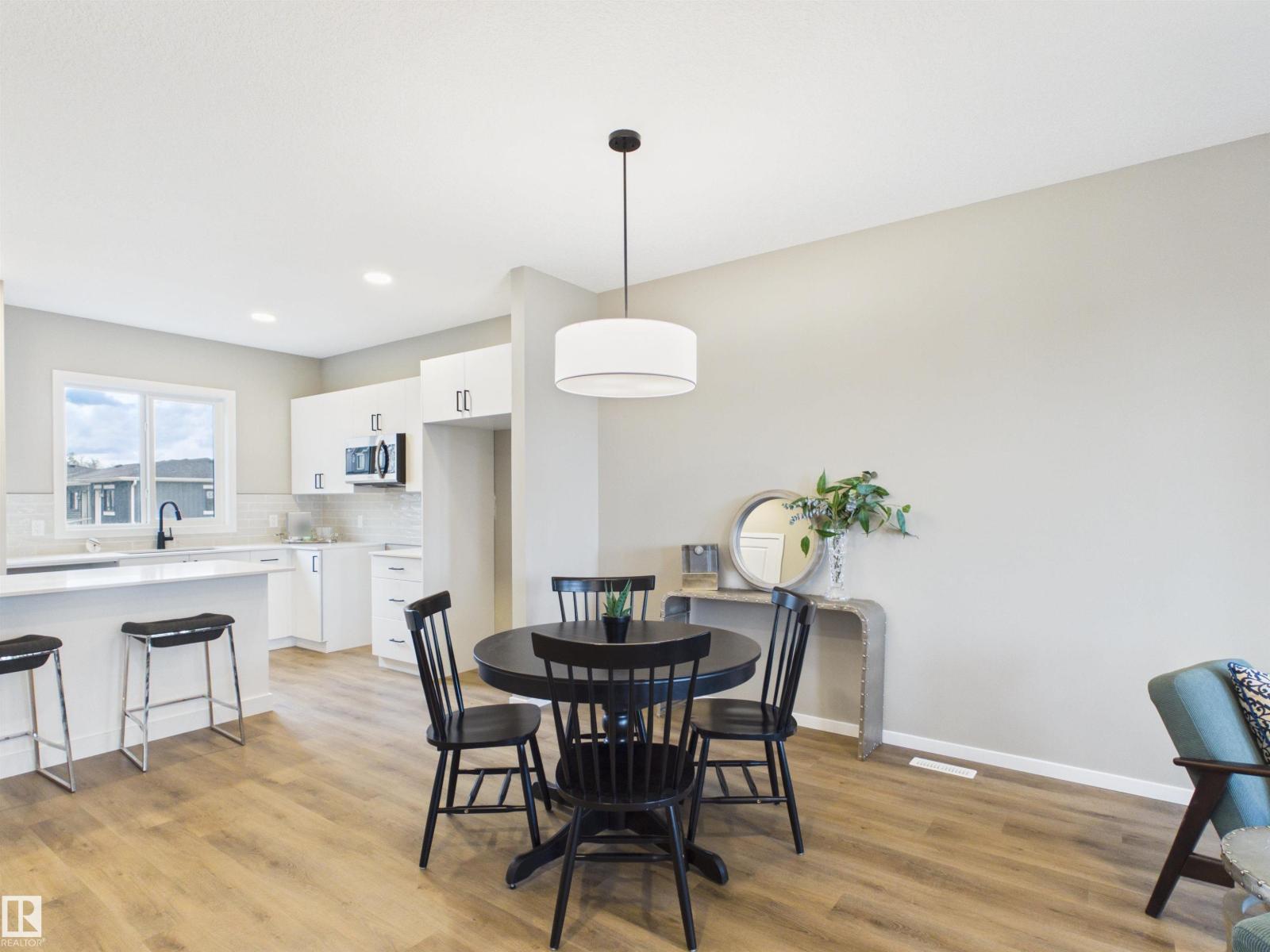 1098 MCLEOD AV