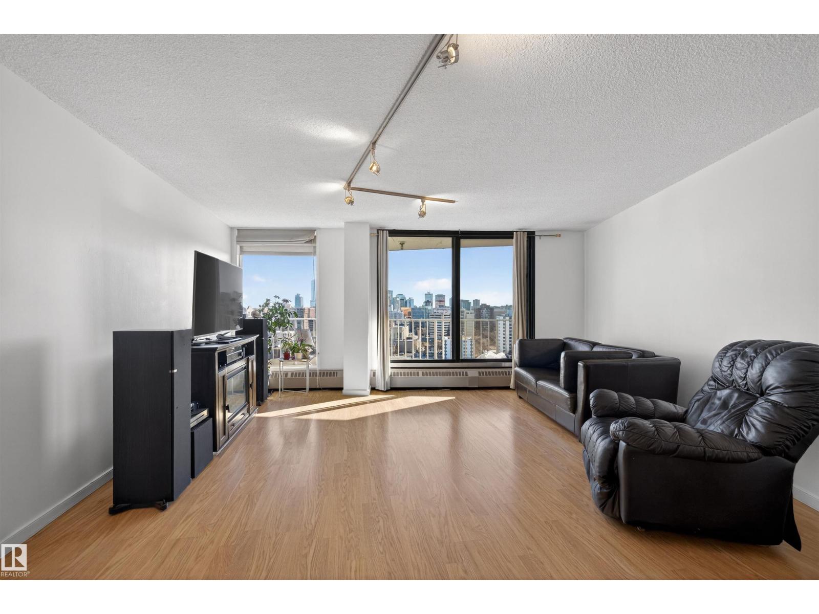 #1608 10045 117 ST NW