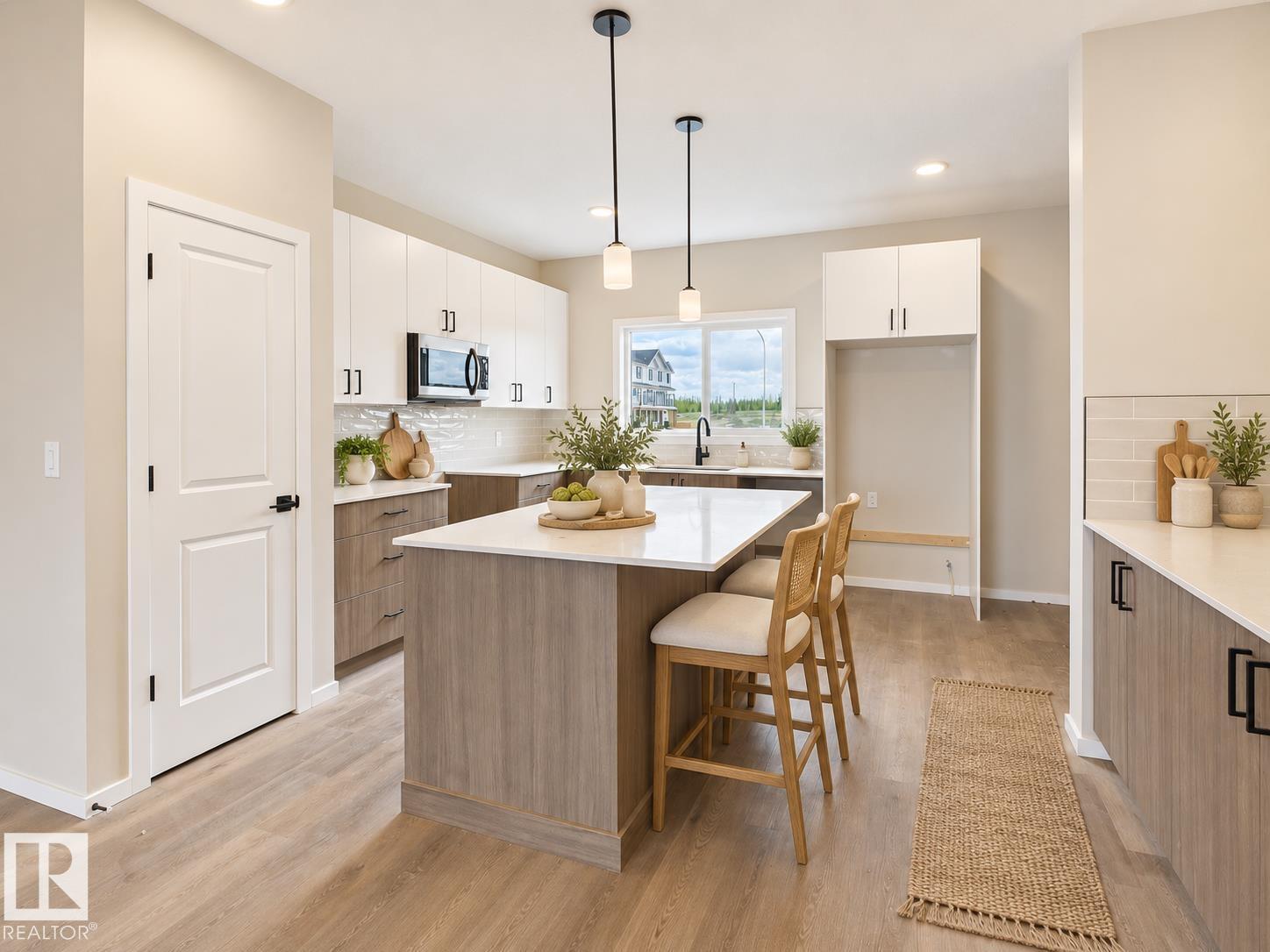 1100 MCLEOD AV