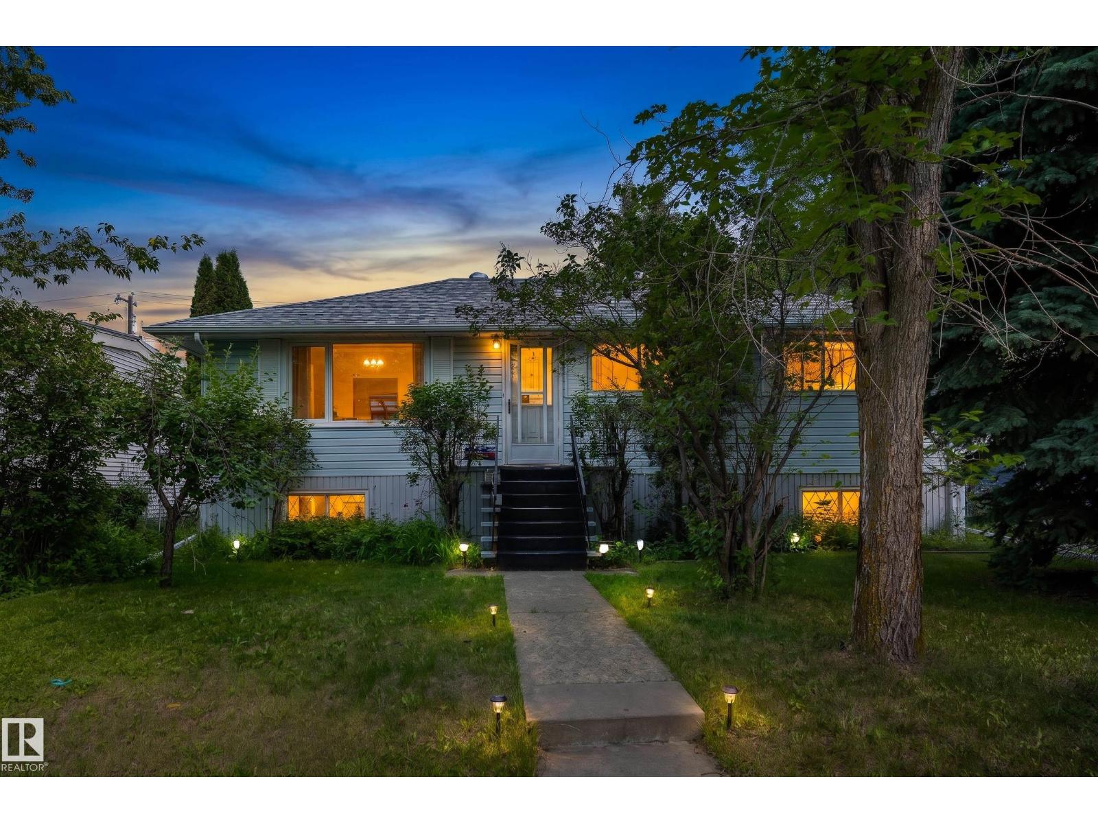 8502 76 AV NW