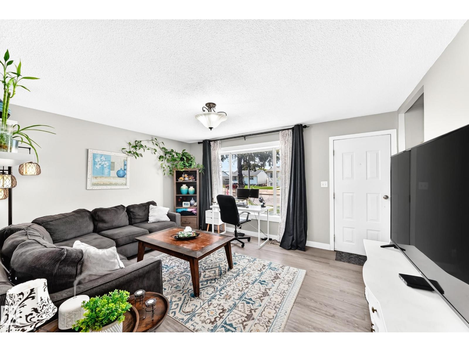 9911 163 ST NW
