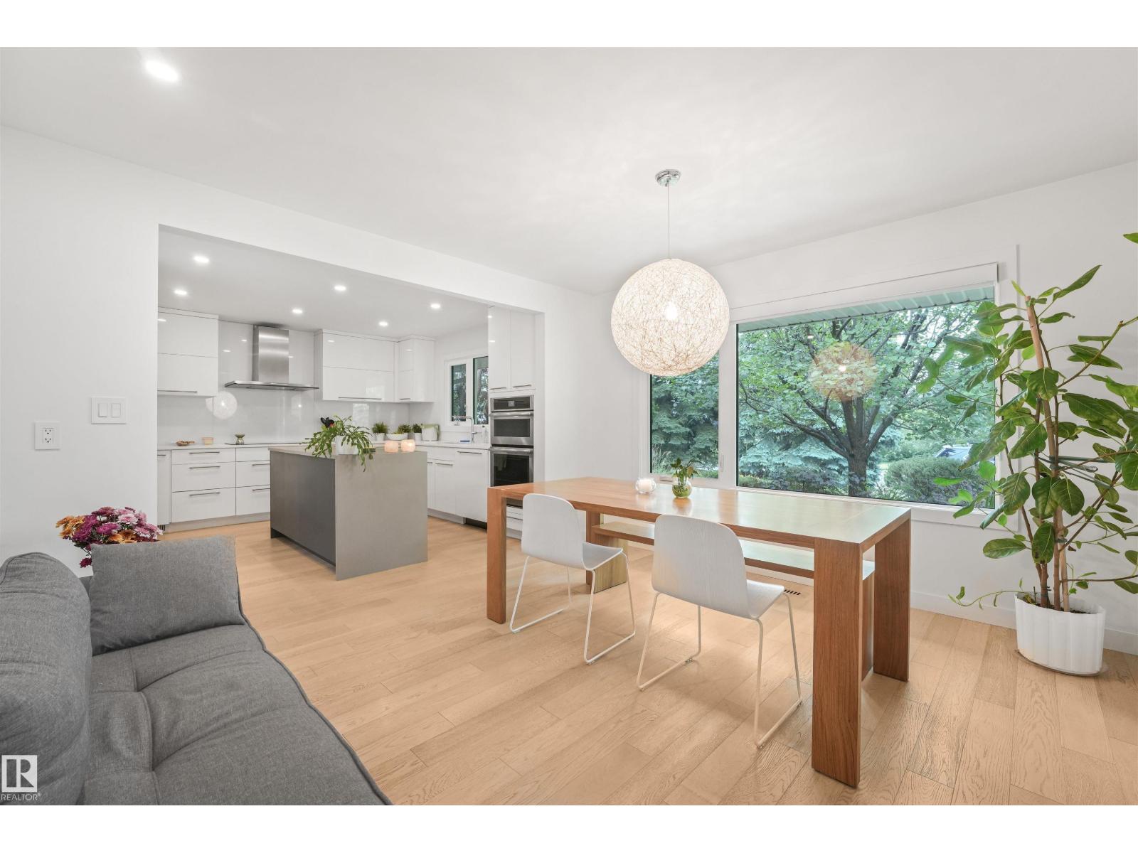 14128 98 AV NW