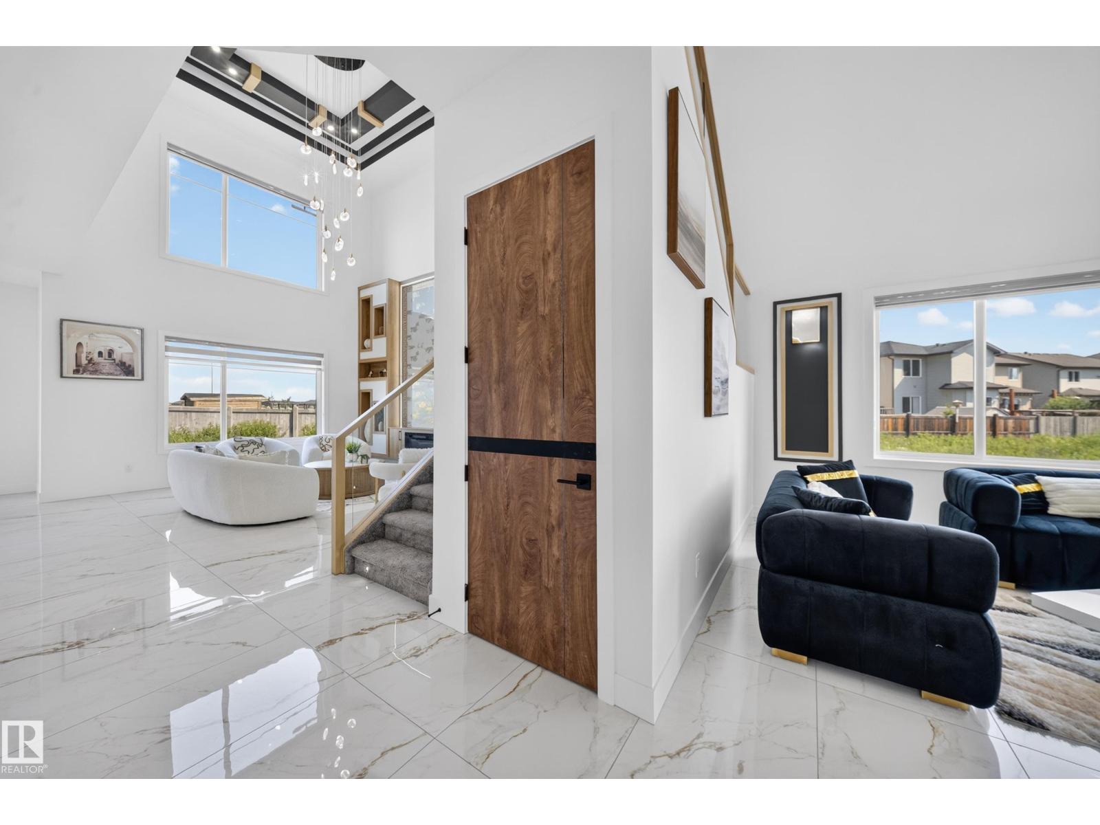 112 Ross Close photo 4