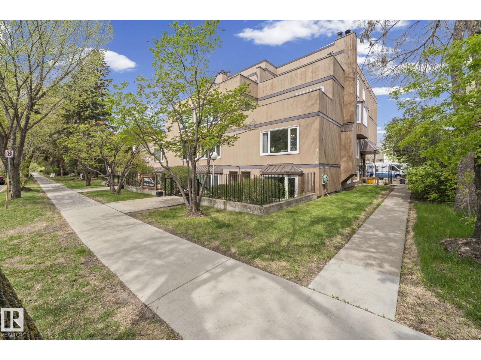 10518 84 AV NW