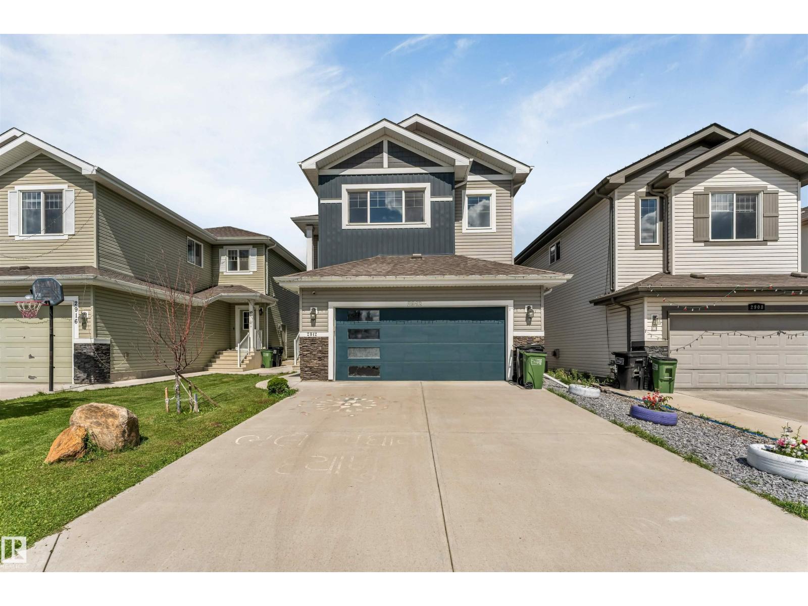 2912 12 AV NW photo 2