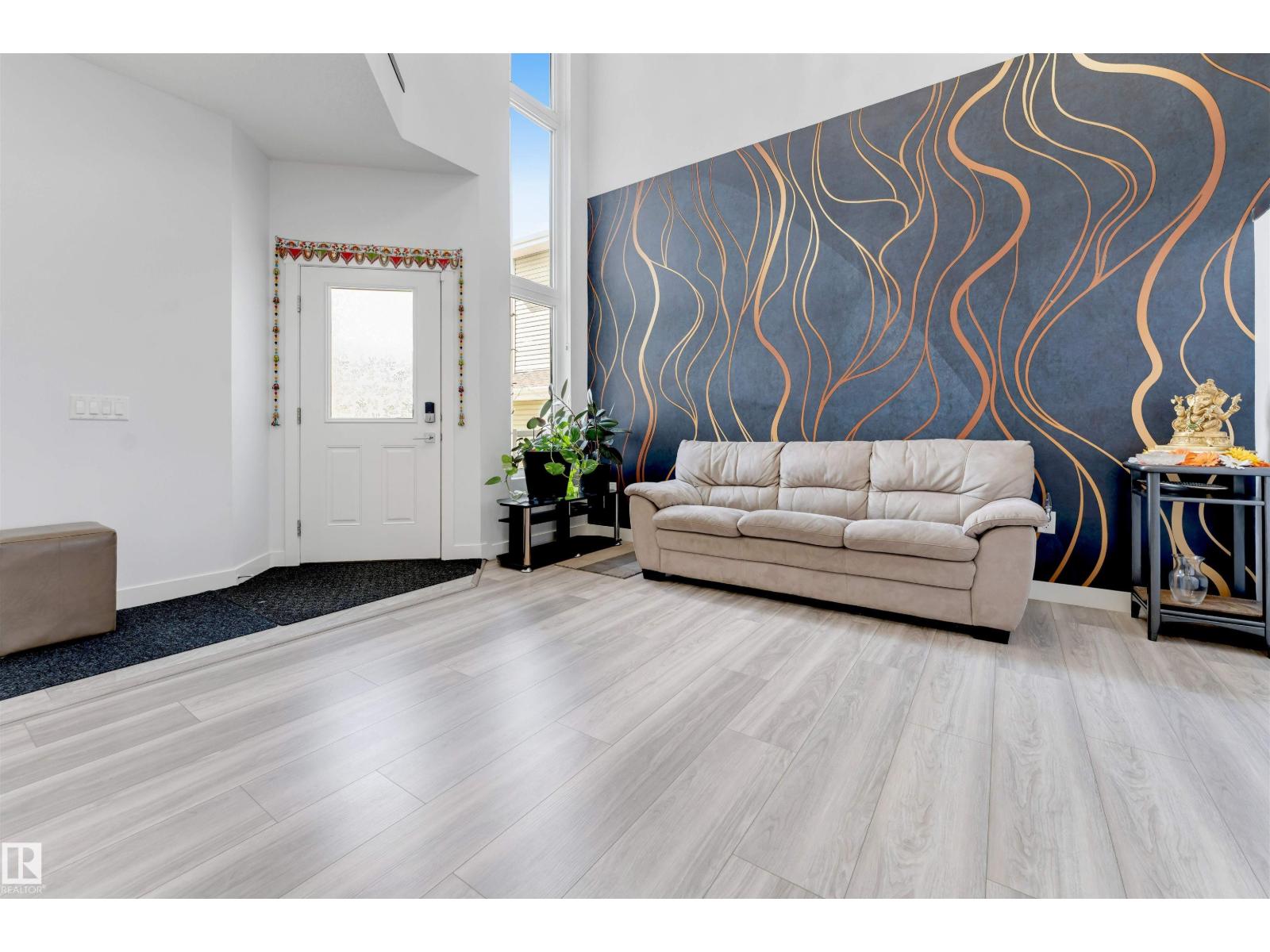 2912 12 AV NW photo 5