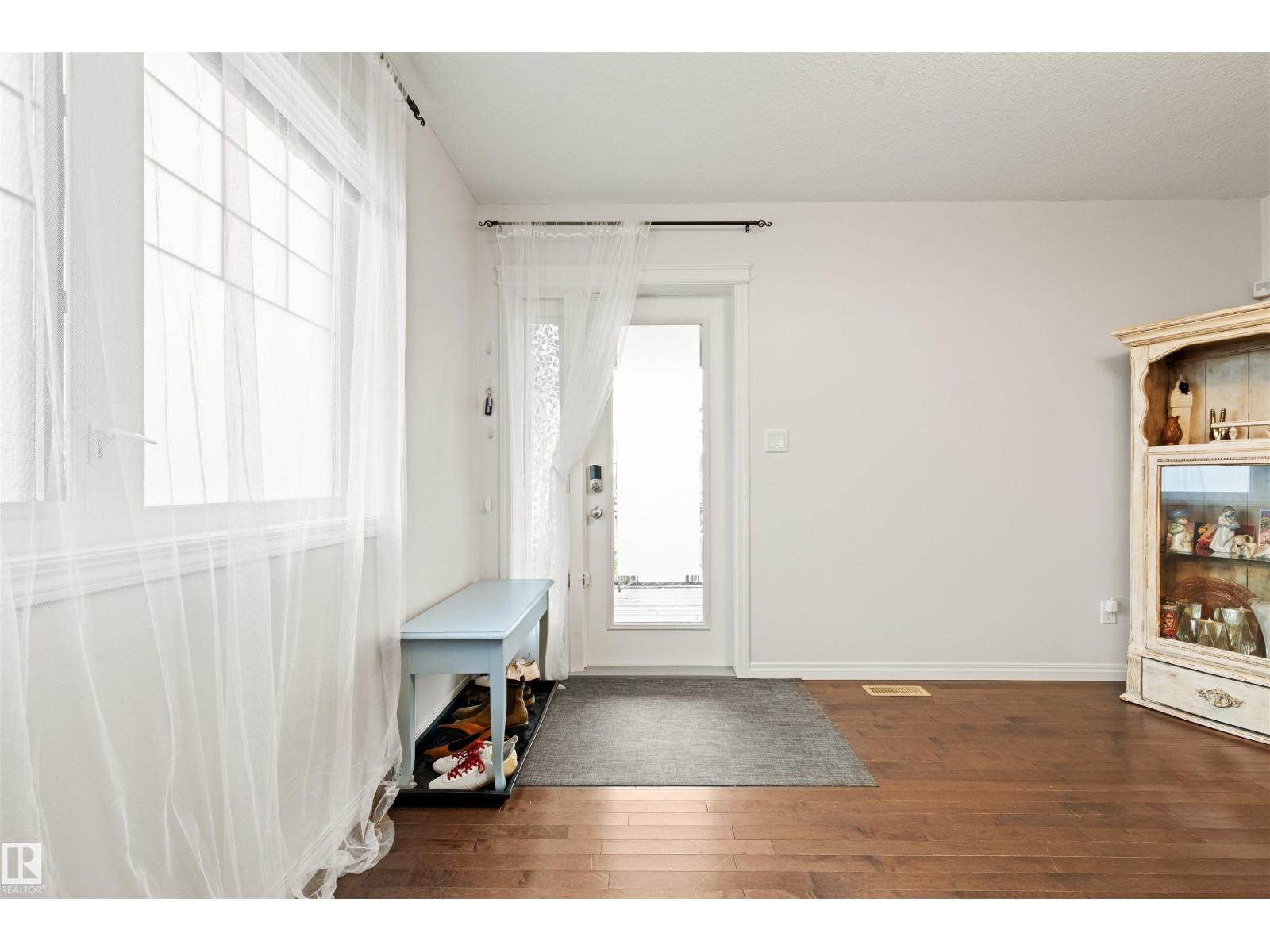 12425 111 AV NW photo 4