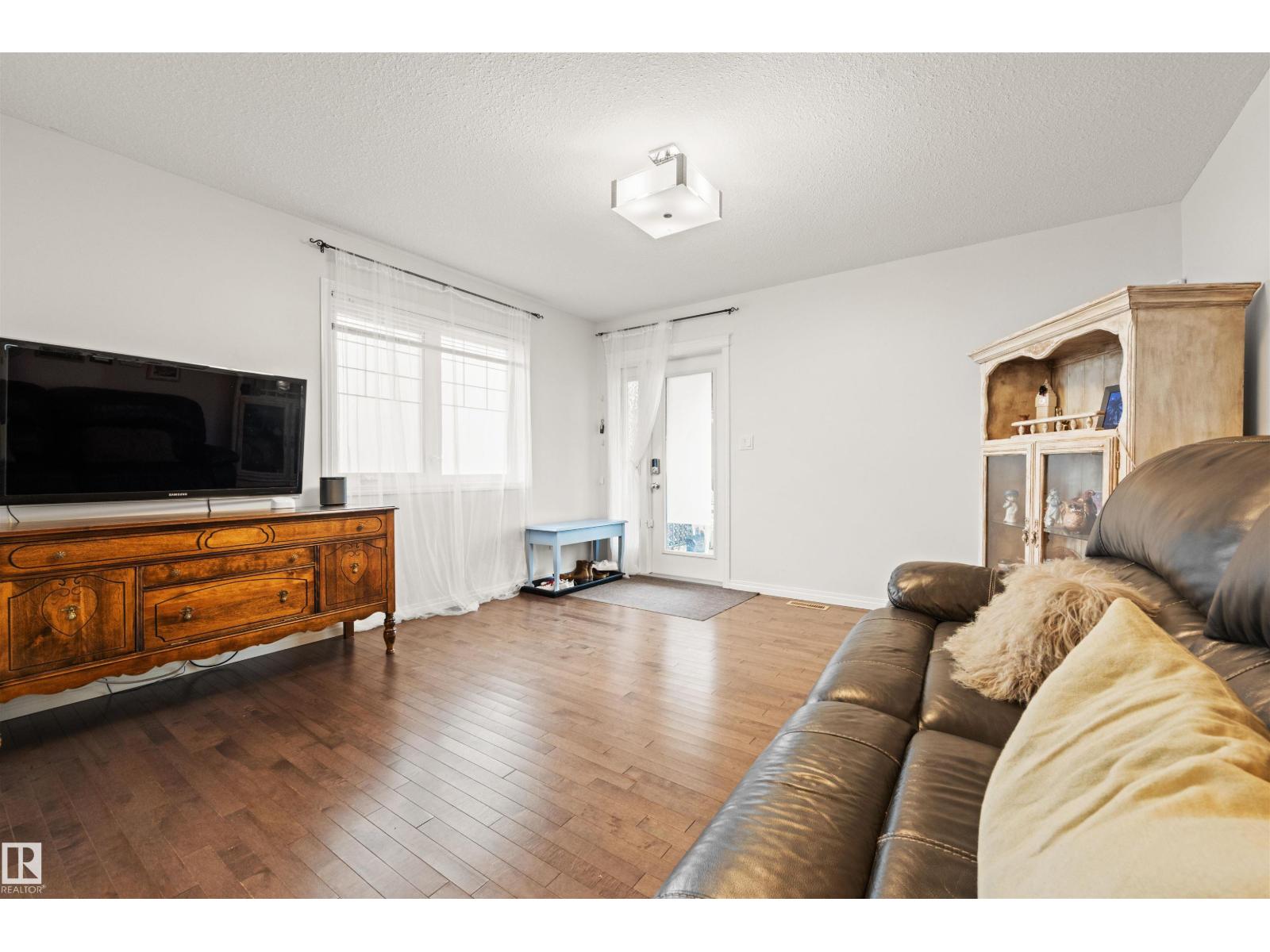 12425 111 AV NW photo 5