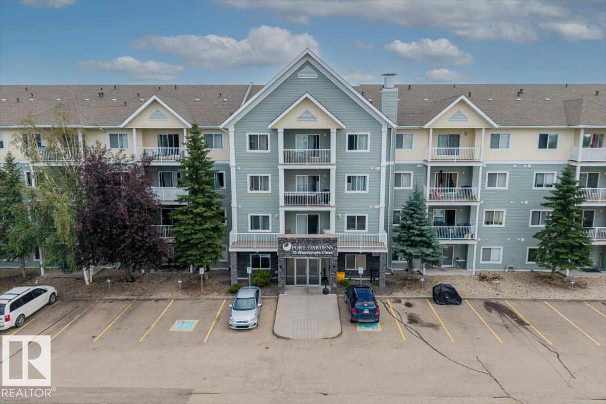 #126 70 WOODSMERE CL