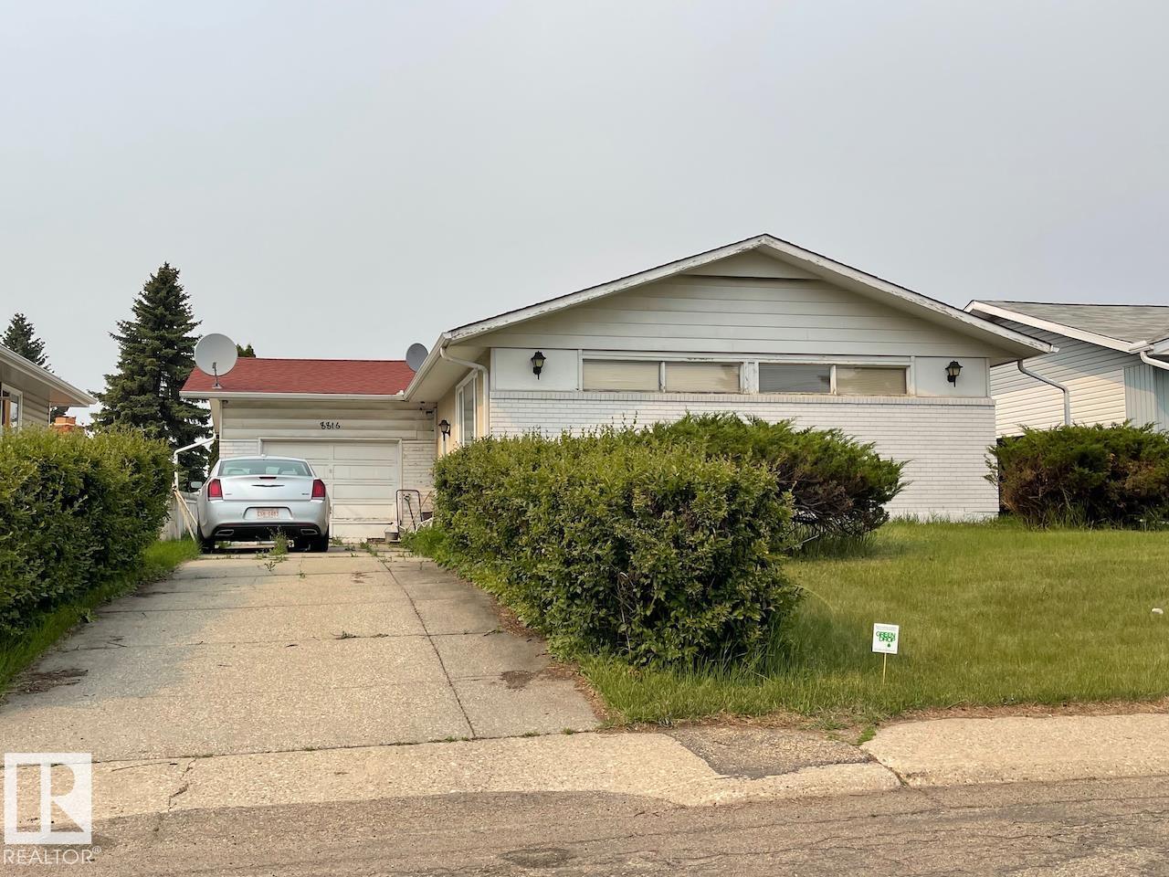 8816 137 AV NW