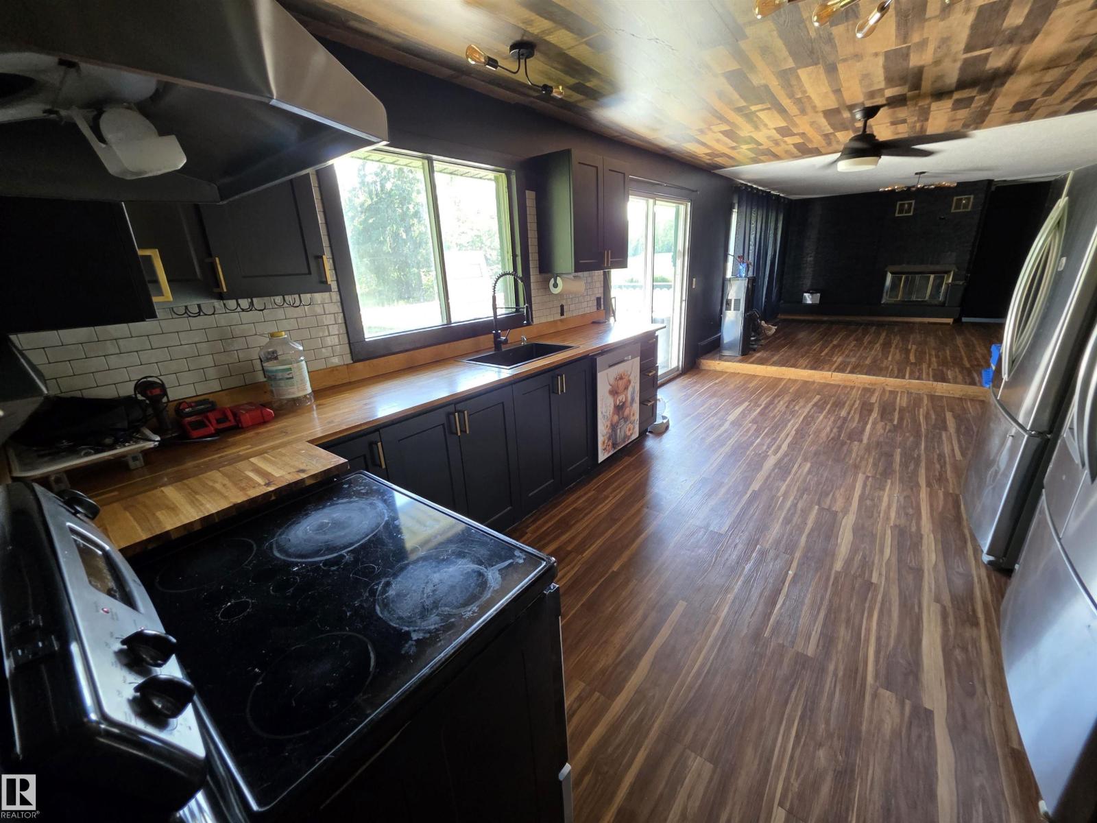 33 27317 TWP RD 522 photo 2
