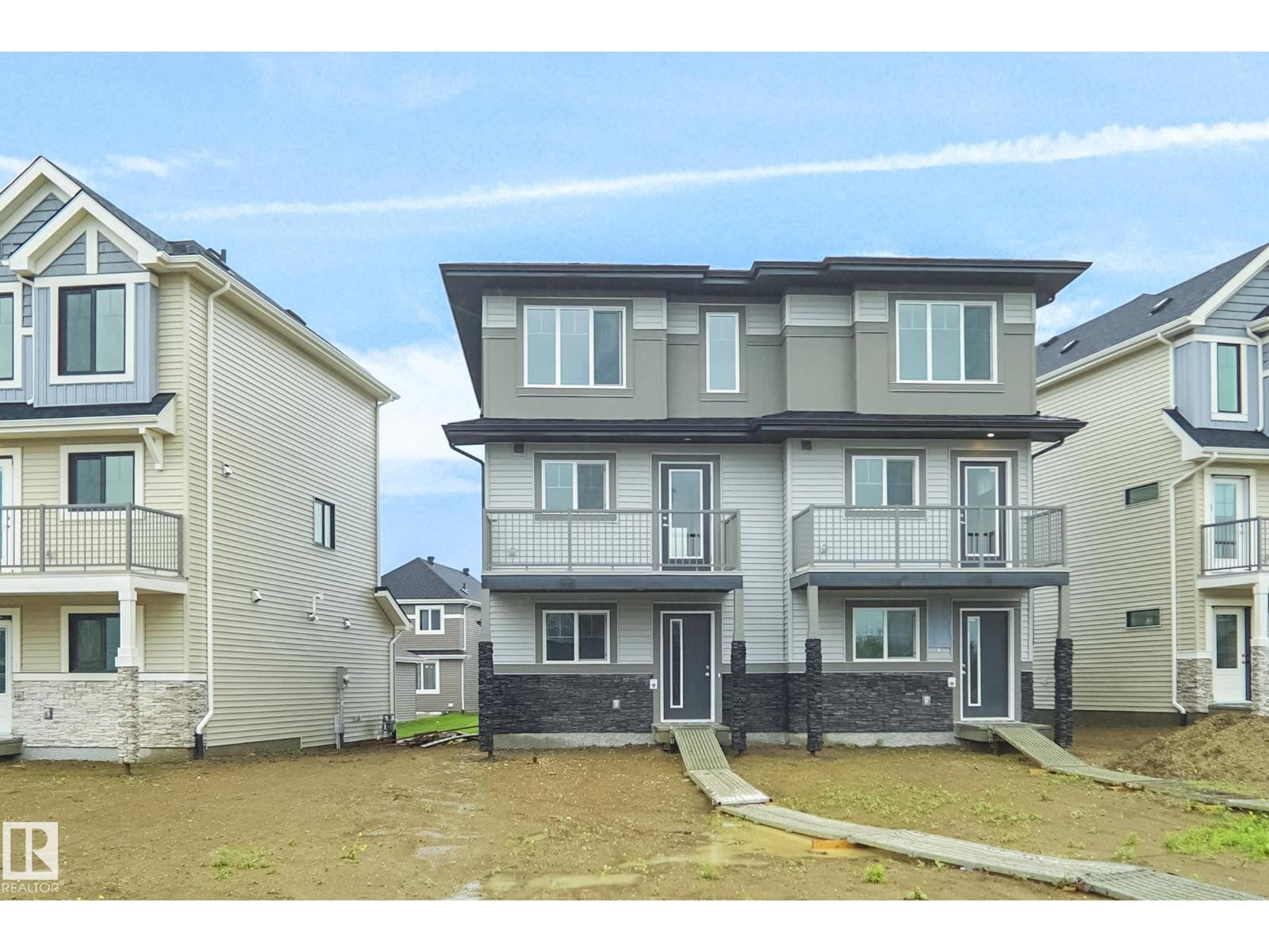 545 176 AV NE